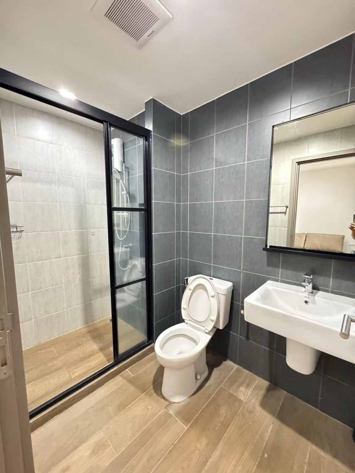 For RentCondoRama9, Petchburi, RCA : For rent: The Base Garden Rama9, ready to move in.