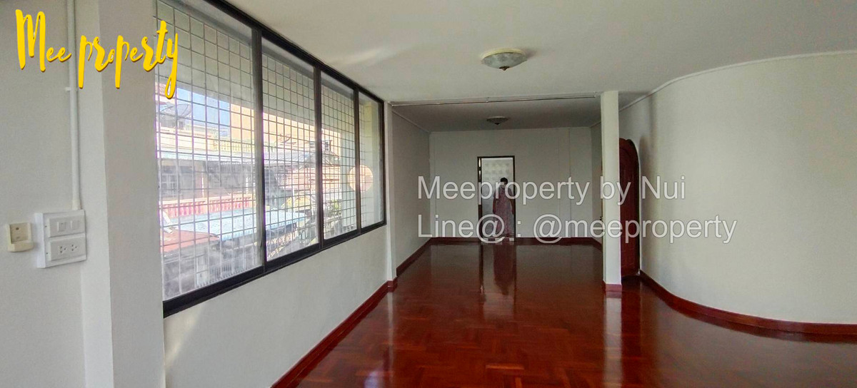 ขายทาวน์โฮมพระราม 2 บางขุนเทียน : ขายด่วน! ทาวน์โฮม 3 ชั้น แปลงมุม รีโนเวทใหม่ ใกล้ปากซอยพระราม 2 ซอย 27 เพียง 170 เมตร (1 นาที)  ห้ามพลาด! ทาวน์โฮมทำเลดี รีโนเวทใหม่พร้อมอยู่!  ME-248 