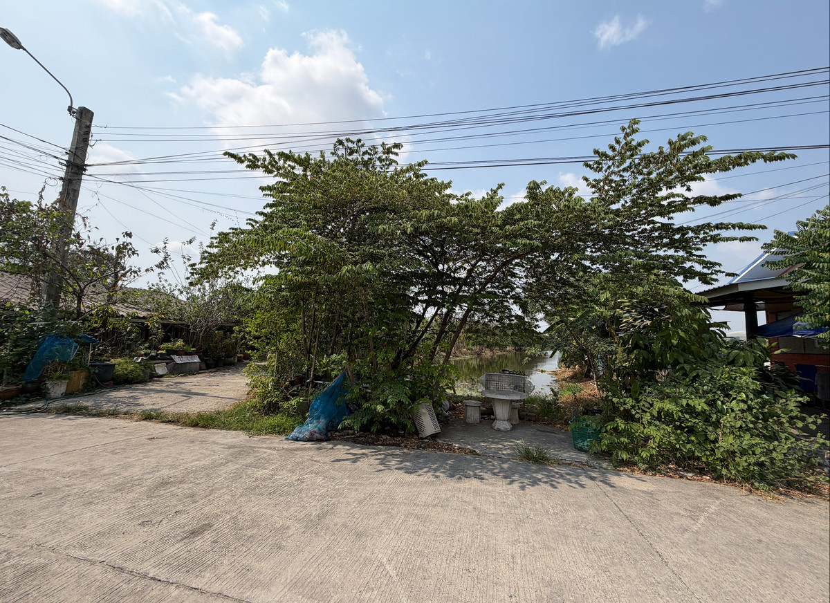 For SaleLandSamut Prakan,Samrong : Empty land for sale with buildings High potential location, Bangna Trat Road, KM.16.5