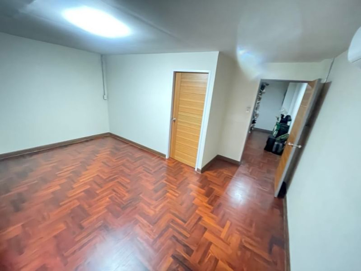 ขายทาวน์โฮมวงเวียนใหญ่ เจริญนคร : ทาวน์โฮม 4 ชั้น ขนาด 29 ตารางวา ซ.เจริญนคร 16 (ติดเสนาเฟสท์) 5 ห้องนอน แขวงคลองต้นไทร เขตคลองสาน กรุงเทพมหานคร