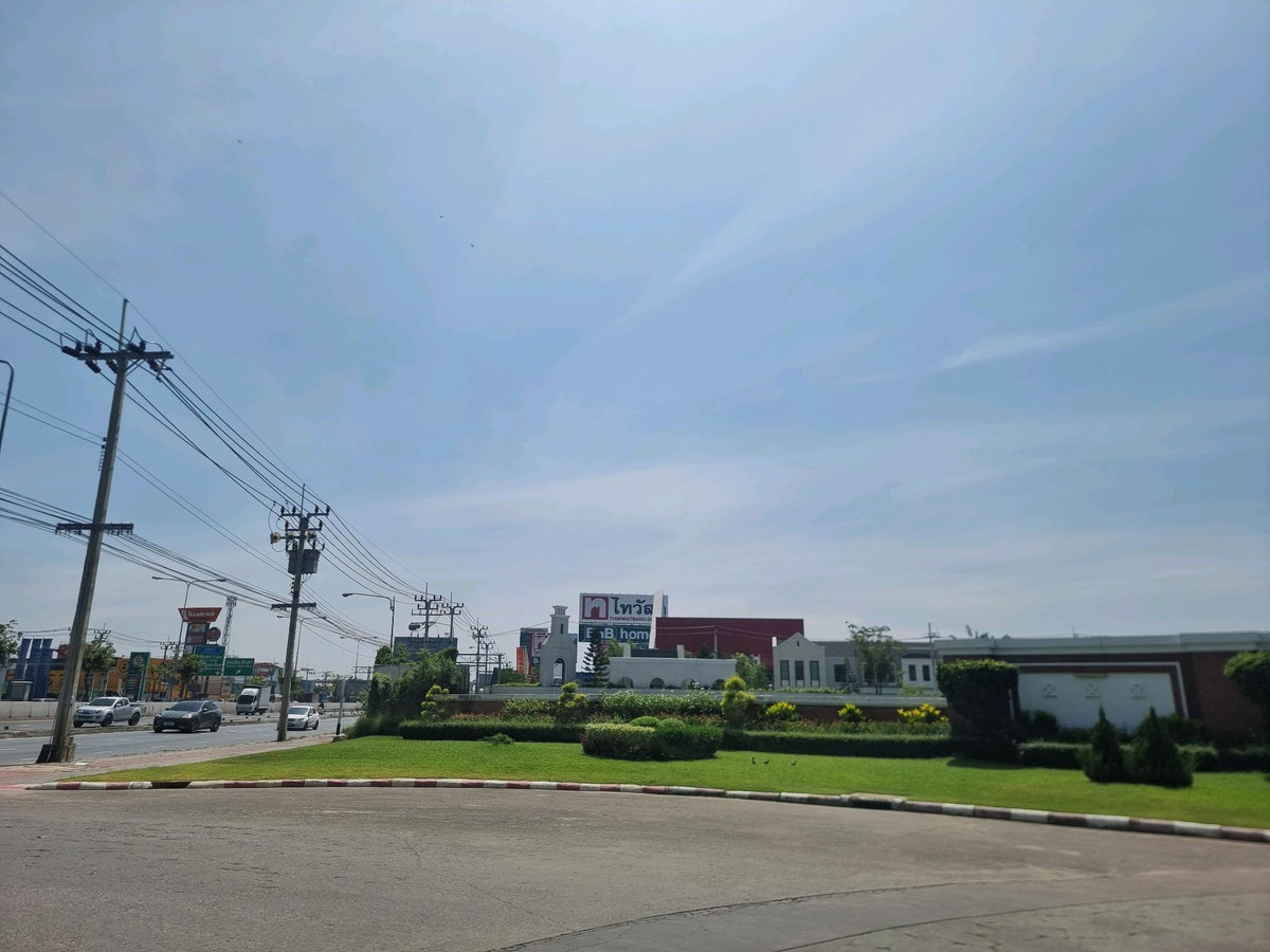 For RentHouseRama5, Ratchapruek, Bangkruai : Single house for rent, Casa Ville Ratchaphruek-Chaengwattana Village, 4 bedrooms, every room has its own bathroom. Good location opposite Robinson department store. Near Denla International Next to Ratchaphruek-Chaengwattana Road.