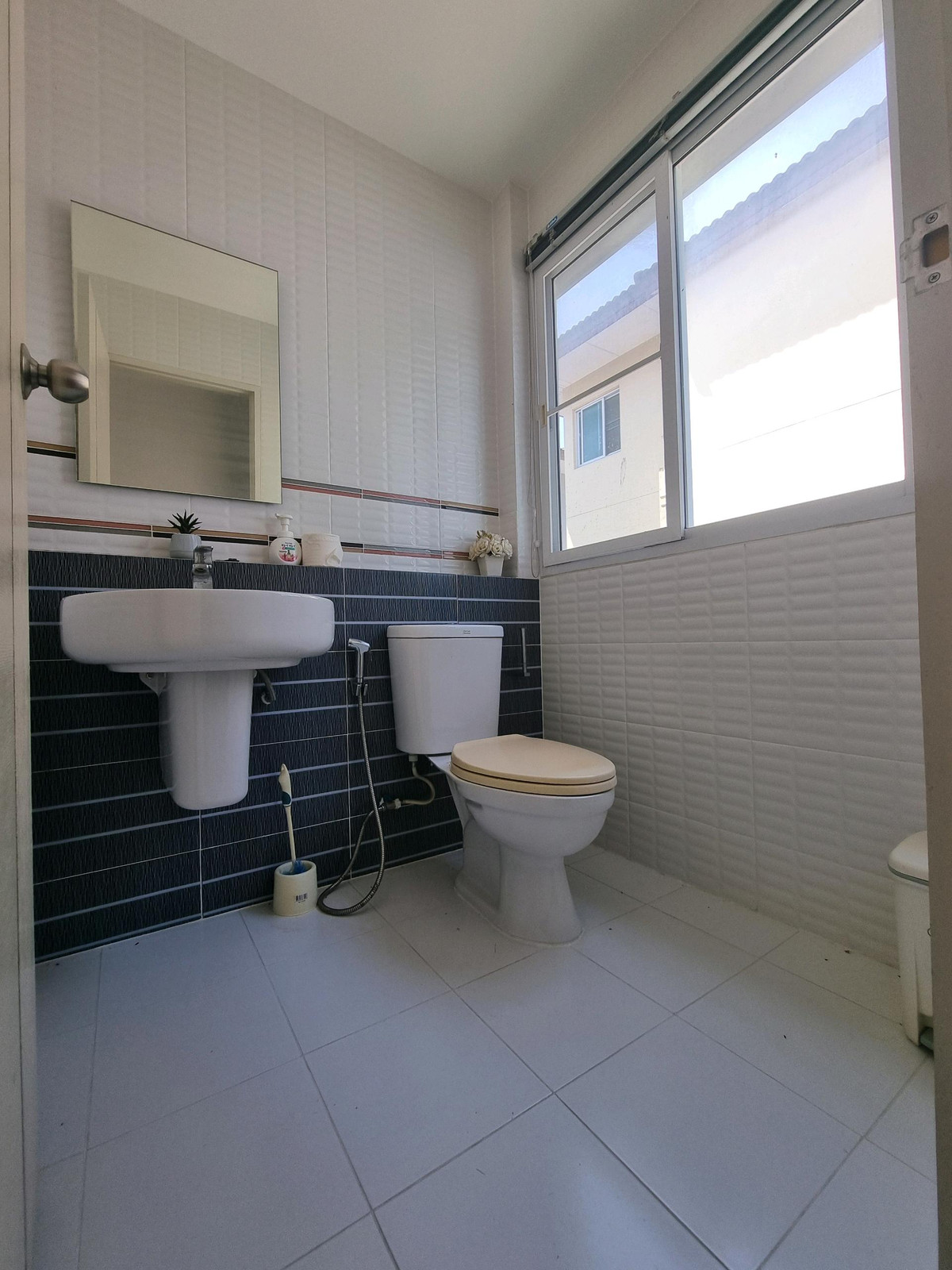 For RentHouseRama5, Ratchapruek, Bangkruai : Single house for rent, Casa Ville Ratchaphruek-Chaengwattana Village, 4 bedrooms, every room has its own bathroom. Good location opposite Robinson department store. Near Denla International Next to Ratchaphruek-Chaengwattana Road.