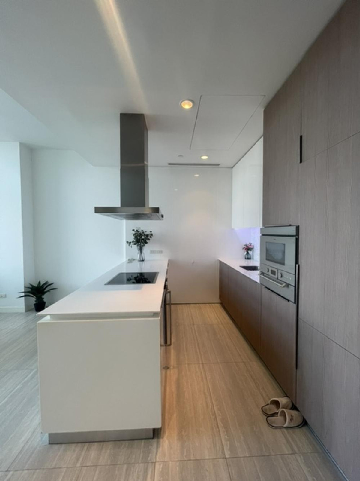 For RentCondoWitthayu, Chidlom, Langsuan, Ploenchit : 🏠✨ 185 Rajadamri | 2-Bedroom Condo for Rent (HBH-ST-217)