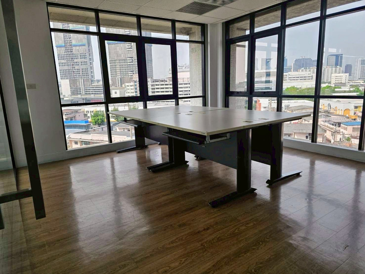 For RentOfficeSiam Paragon ,Chulalongkorn,Samyan : BBD Building Rama4 100sqm Office Space For RENT Near MRT Sam Yan Hua Lamphong Samyan Mitrtown Silom MBK Siam Paragon