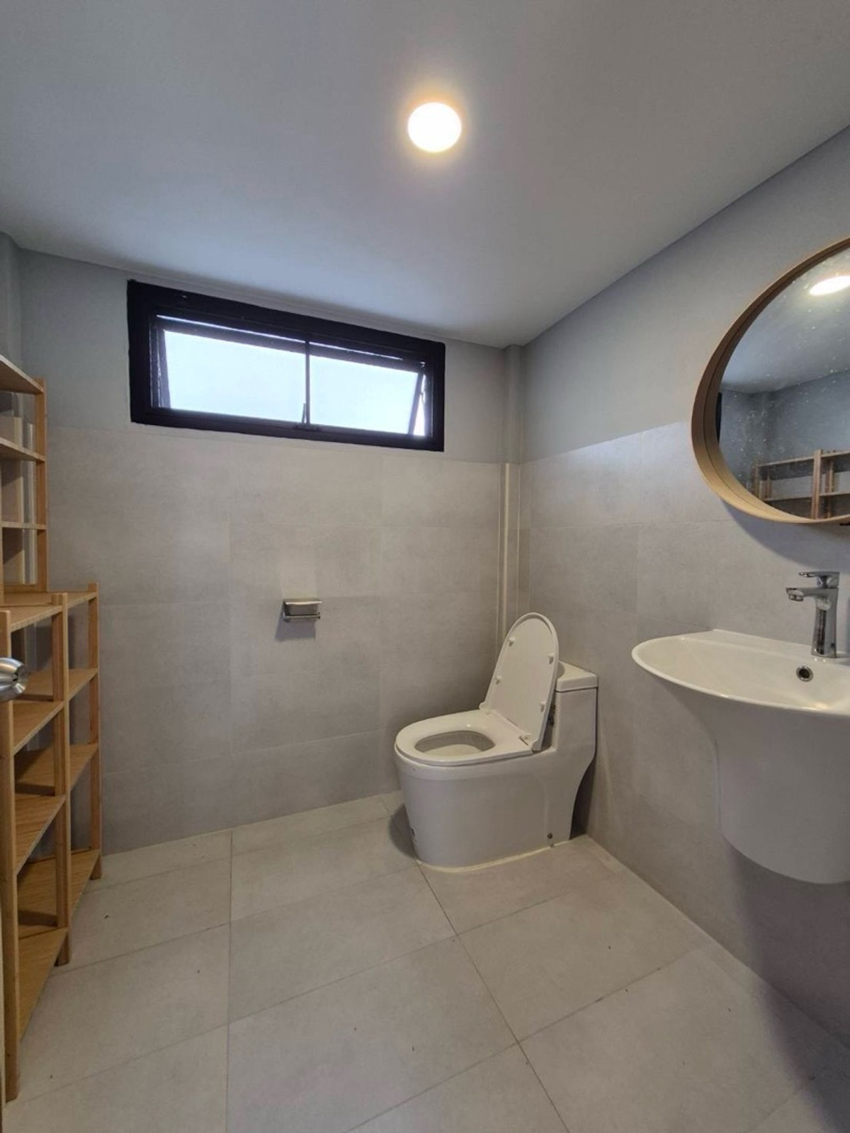 For RentHouseSamut Prakan,Samrong : Single house for rent, 3 bedrooms, 4 bathrooms, newly renovated 
 Area size: 384 sq m.: 96 sq m, 60,000 baht.