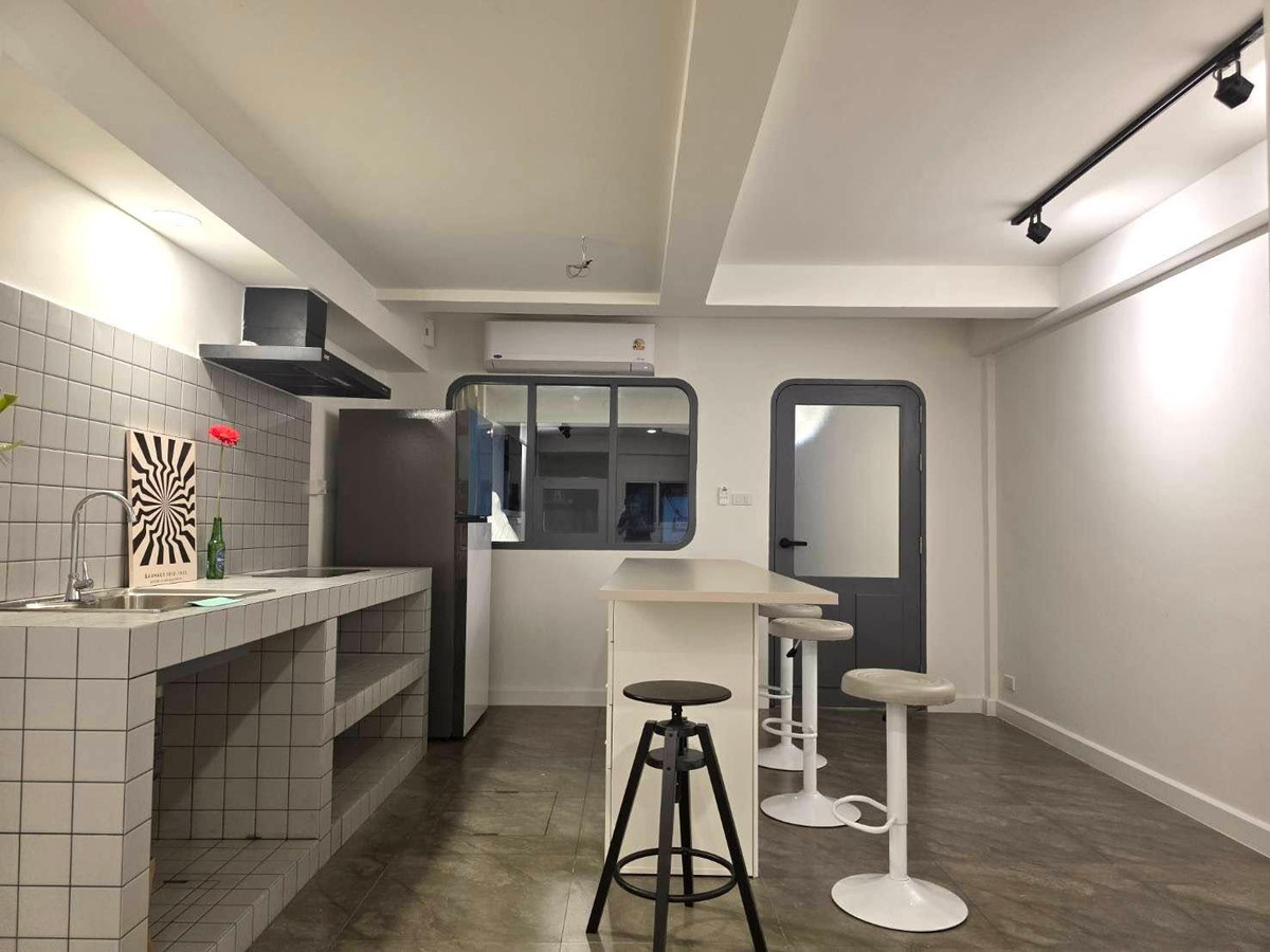 ให้เช่าทาวน์โฮมโชคชัย4 ลาดพร้าว71 : RH031026 ให้เช่า ทาวน์เฮาส์ 2 ชั้น รีโนเวทใหม่ ย่าน ลาดพร้าว เฟอร์นิเจอร์ครบ