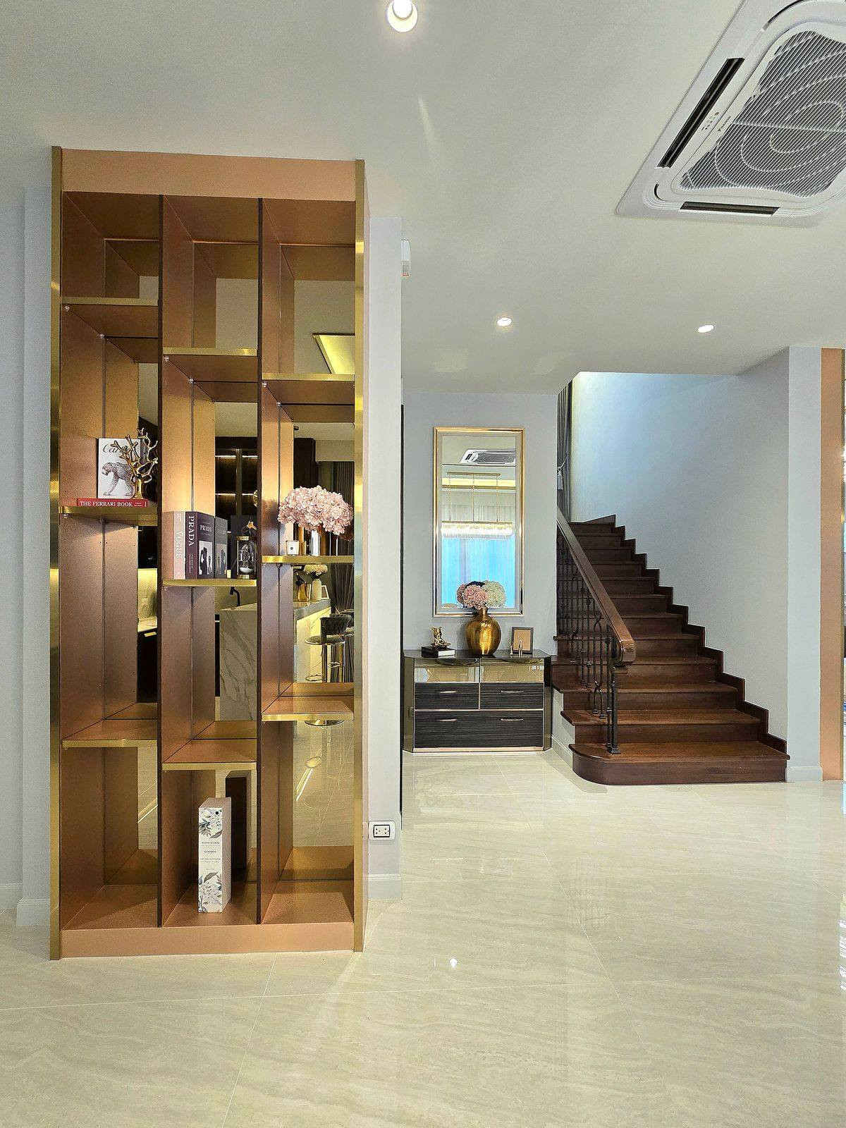 บ้านลาดกระบัง สุวรรณภูมิ : บ้านเดี่ยวแถวลาดกระบังให้เช่า : โครงการ หมู่บ้าน เพอร์เฟค มาสเตอร์พีช 4 สุขุมวิท 77 , มี 4 ห้องนอน 5 ห้องน้ำ พร้อมห้องแม่บ้าน และ ครัวไทย ใกล้สนามบินสุวรรณภูมิ