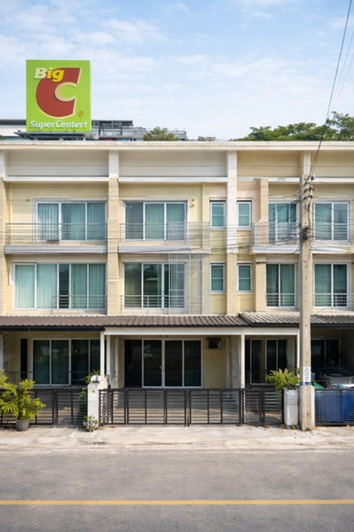 ให้เช่าทาวน์โฮมราษฎร์บูรณะ สุขสวัสดิ์ : ทาวน์โฮม 3ชั้น 3นอน BIG C ประชาอุทิศ ตลาดทุ่งครุ 800 ม. 3น้ำ 21ตร.ว. 252ตร.ม. รร.บูรณะศึกษา 900 ม.