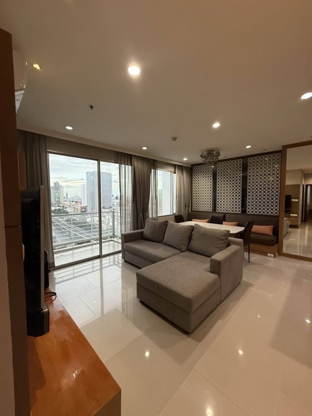 For RentCondoWongwianyai, Charoennakor : (For rent) Condo Villa Sathorn, 2 Beds, 2 Baths, 90 Sq.m., beautiful room, beautiful view, open, good breeze, complete with furniture + electrical appliances. Ready to move in ㅡnext to 🚆BTS Krung Thonburi