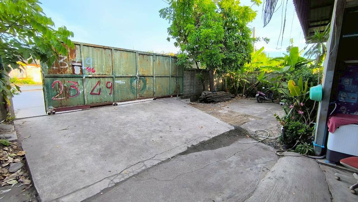 For SaleWarehouseBangna, Bearing, Lasalle : Land for sale with warehouse, Sukhumvit Road, Bangna, Bangkok, Soi Lasan 52, Soi Bearing 39, Soi Sri Dan 21, near MRT Sri Lasalle, only 2 kilometers, near Srinakarin Road. Near Sukhumvit Road Near Bangna-Trad Expressway