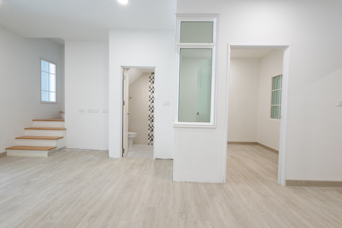 ขายทาวน์โฮมลาดกระบัง สุวรรณภูมิ : 🏡 ทาวน์โฮมหลังมุม ทำเลดีในโครงการ Golden Town3 บางนา–สวนหลวง