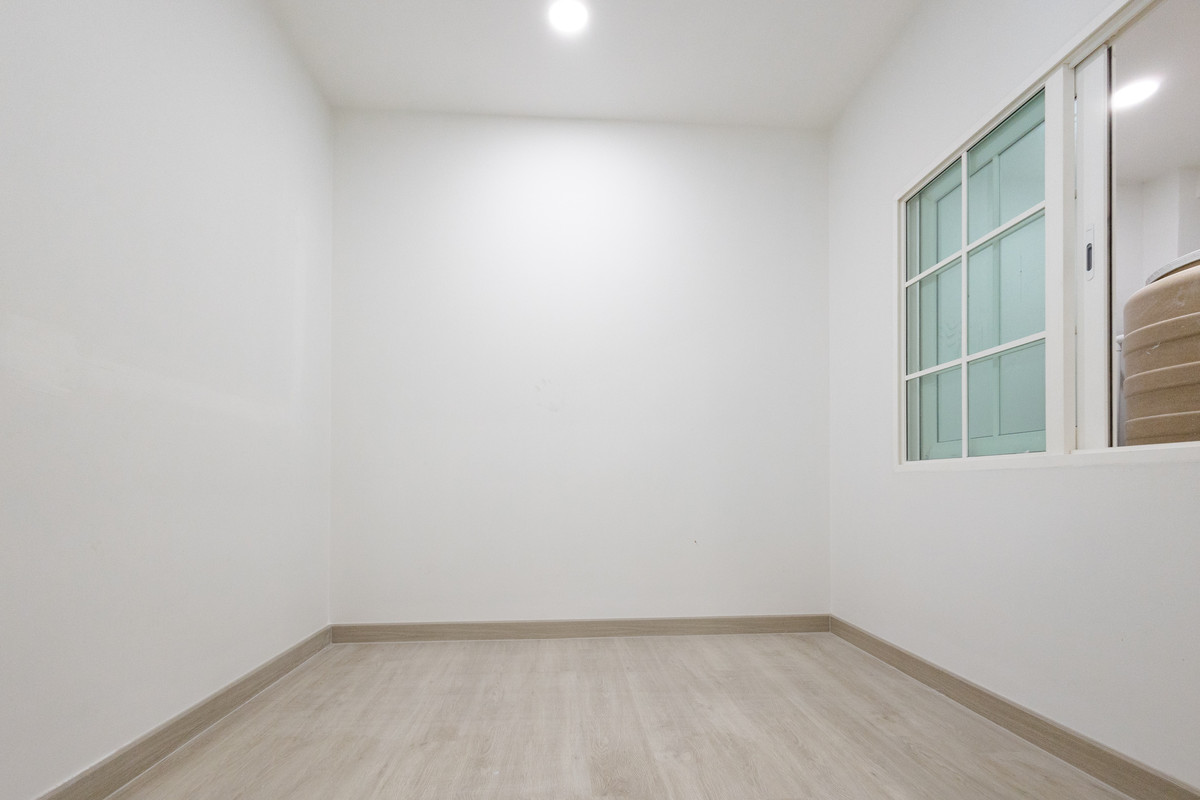 ขายทาวน์โฮมลาดกระบัง สุวรรณภูมิ : 🏡 ทาวน์โฮมหลังมุม ทำเลดีในโครงการ Golden Town3 บางนา–สวนหลวง