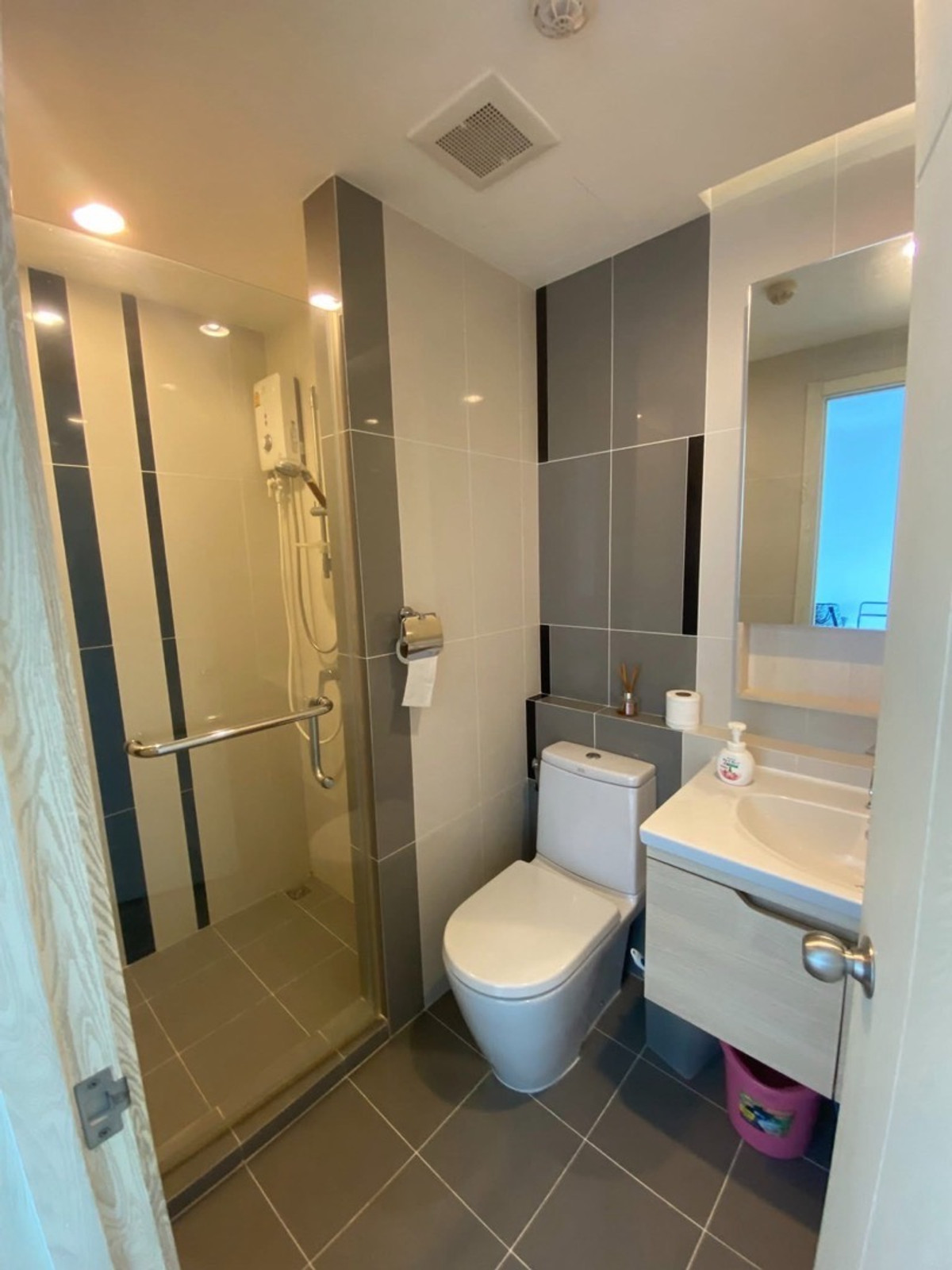 ให้เช่าคอนโดอ่อนนุช อุดมสุข : ให้เช่า Artemis Sukhumvit 77 1ห้องนอน1ห้องน้ำ 30 ตร.ม.  ชั้น11 ห้องสวย เฟอร์ครบ พร้อมเข้าอยู่ ราคา 13,000 บาท
