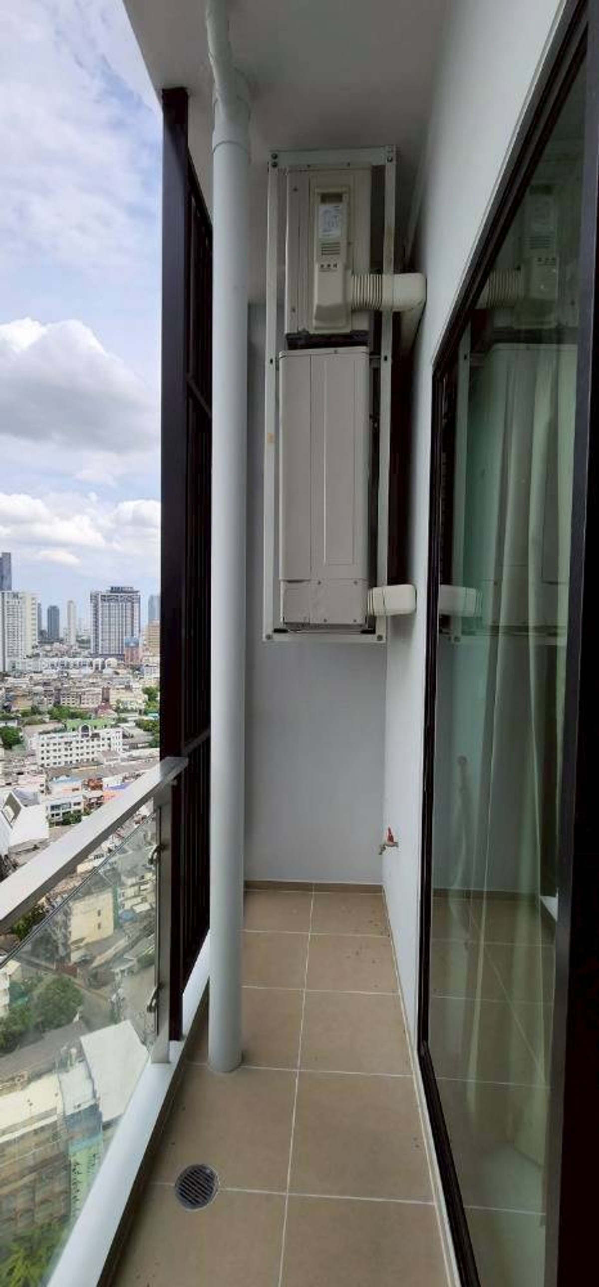 For RentCondoWongwianyai, Charoennakor : ✅ SPCN114 ✅ Line : @p2nproperty