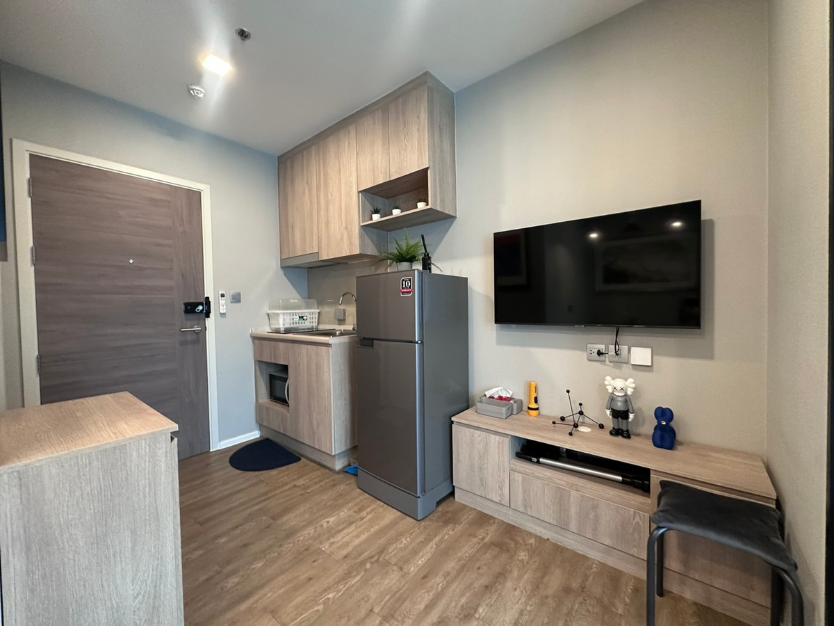 For RentCondoOnnut, Udomsuk : Suitable for those who want a new condo.  Never rented out, convenient travel, there is a shuttle and electric train.