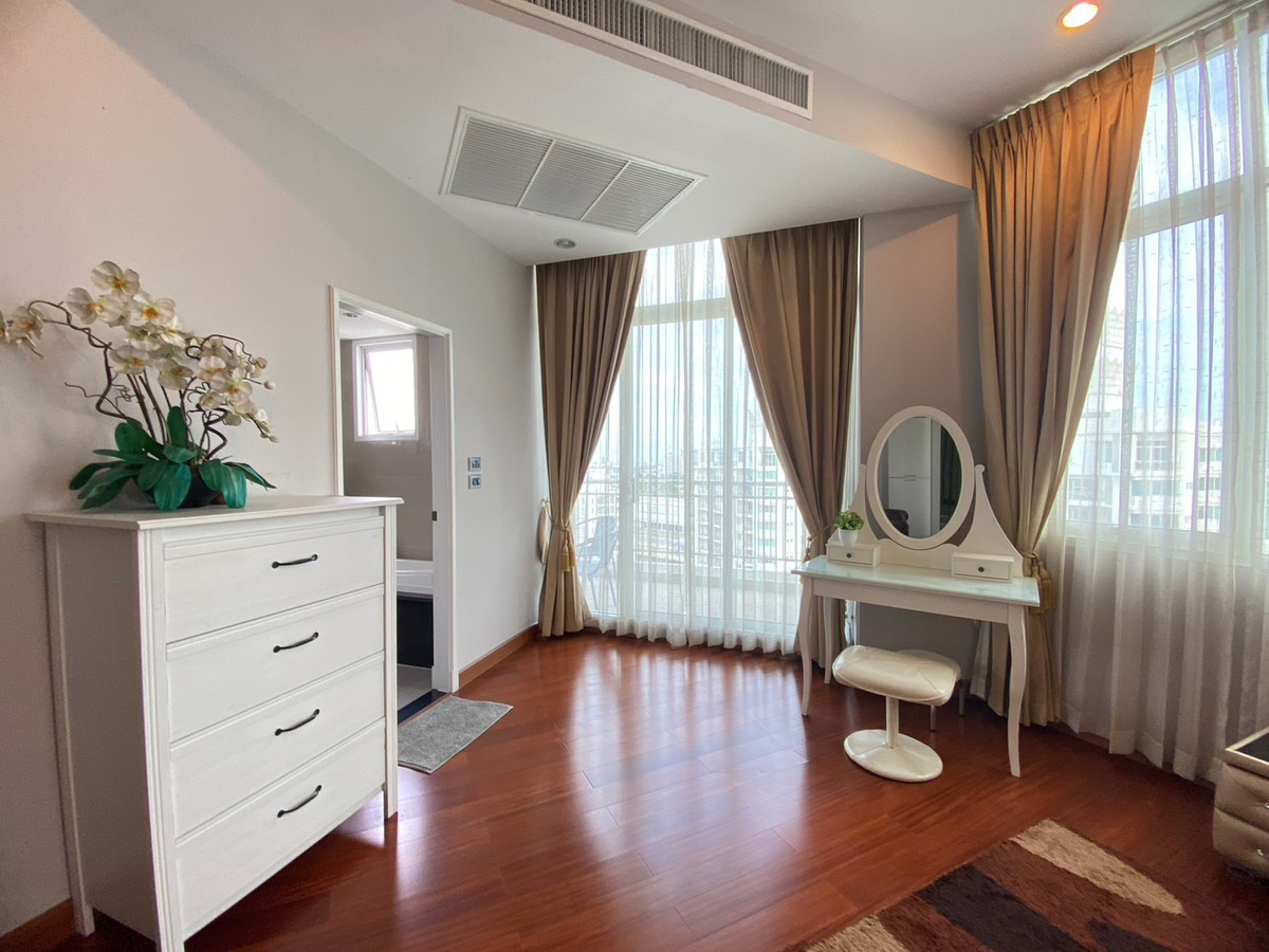 For RentCondoRama9, Petchburi, RCA : Penthouse for rent✨5 bedrooms, near MRT Cultural Center: Supalai Wellington I Project: Spacious room, luxuriously decorated, fully furnished, ready to move in.