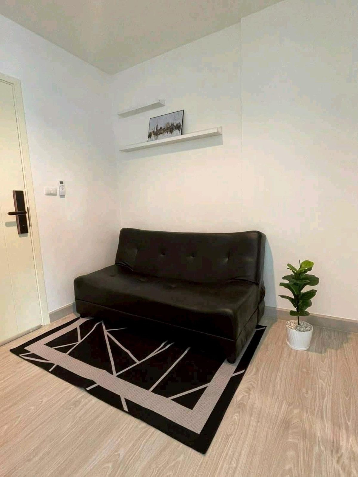 For RentCondoChaengwatana, Muangthong : Near the Pink Line and Red Line, near The Mall Ngamwongwan.