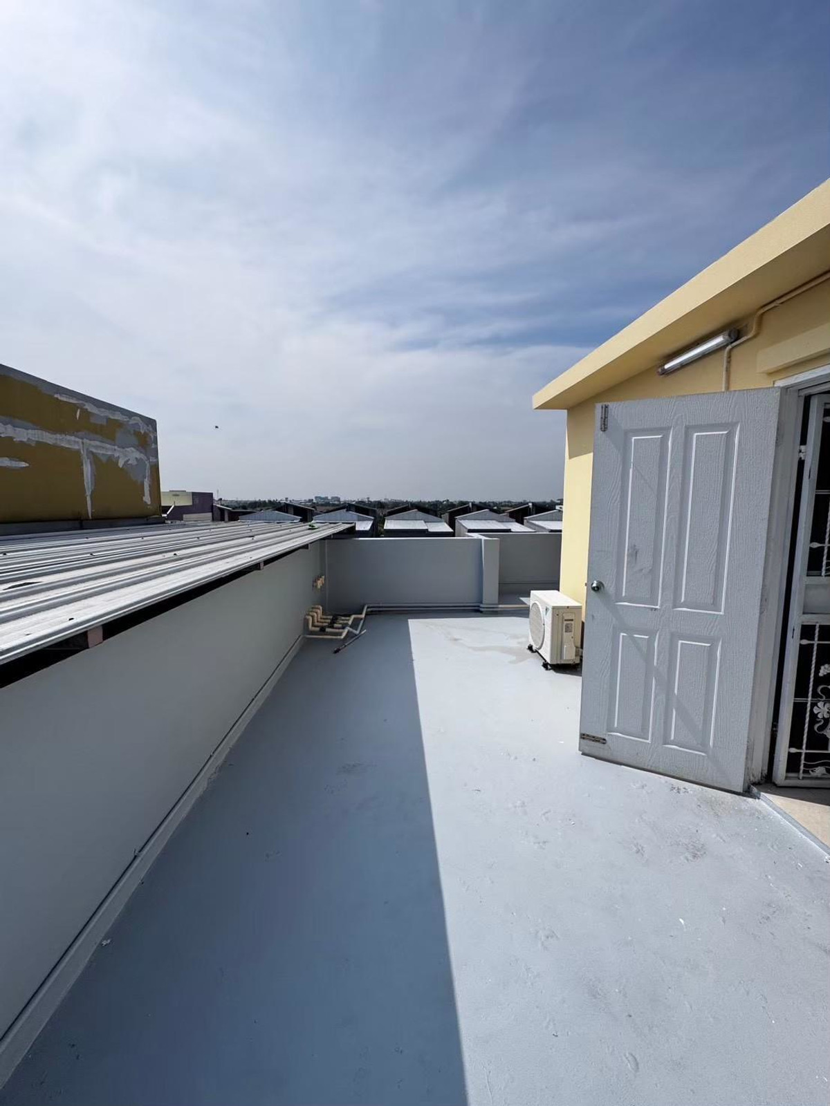 For SaleShop HousePhutthamonthon, Salaya : Commercial building for sale, Chinatown Salaya, near Central, Borommaratchachonnani Rd., decorated, ready to move in and operate.