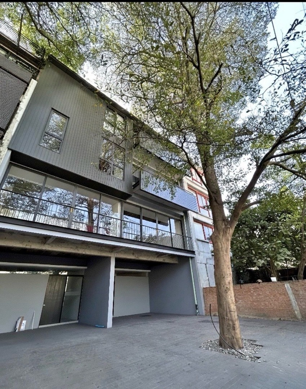 For RentHome OfficeRatchadapisek, Huaikwang, Suttisan : Homeoffice รัชดา 32/ลาดพร้าว35
ปล่อย 2 ยูนิต

😀ยูนิตละ 300 ตร.ม. (ดูรายละเอียดพื้นที่ตามภาพแนบ)
🚗 จอดรถได้อย่างน้อย 4 คัน
⚡️ไฟฟ้า 3 เฟส
⚡️ มีระบบรองรับจุดชาร์จไฟ EV 2 จุด