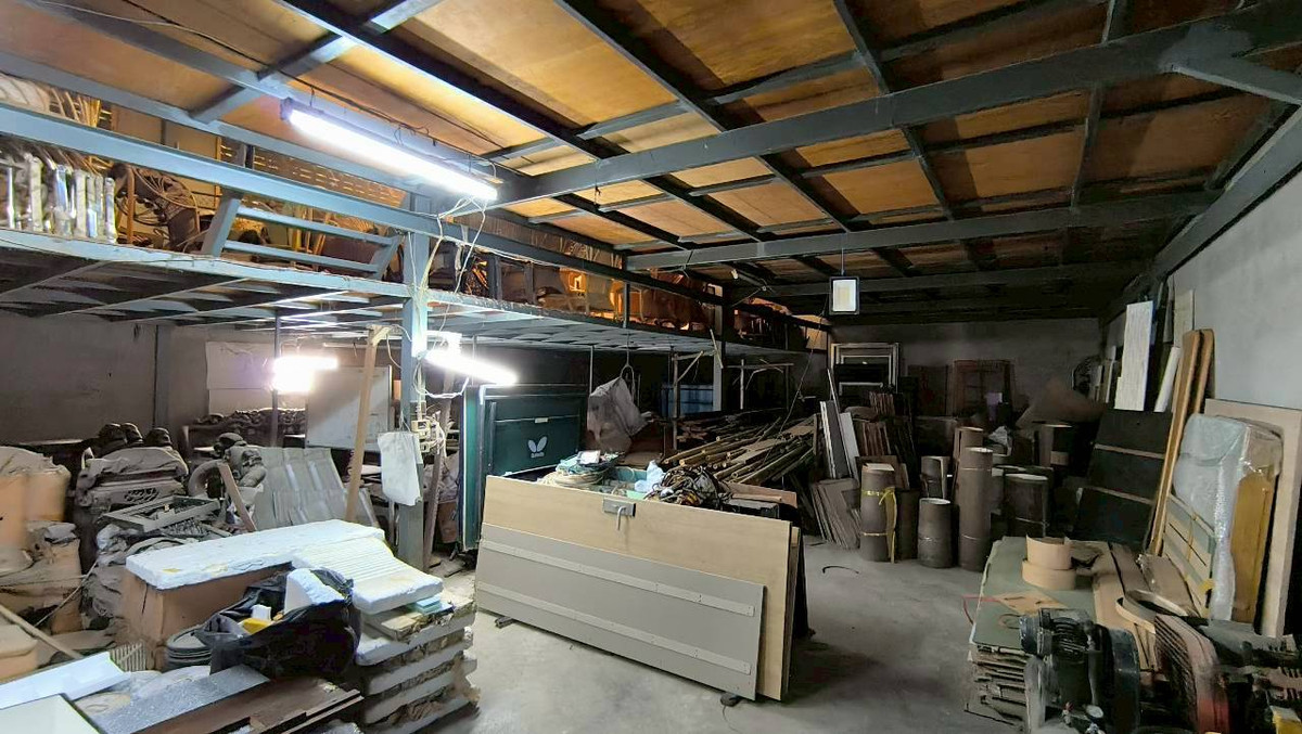 For SaleWarehouseBangna, Bearing, Lasalle : Land for sale with warehouse, Sukhumvit Road, Bangna, Bangkok, Soi Lasan 52, Soi Bearing 39, Soi Sri Dan 21, near MRT Sri Lasalle, only 2 kilometers, near Srinakarin Road. Near Sukhumvit Road Near Bangna-Trad Expressway