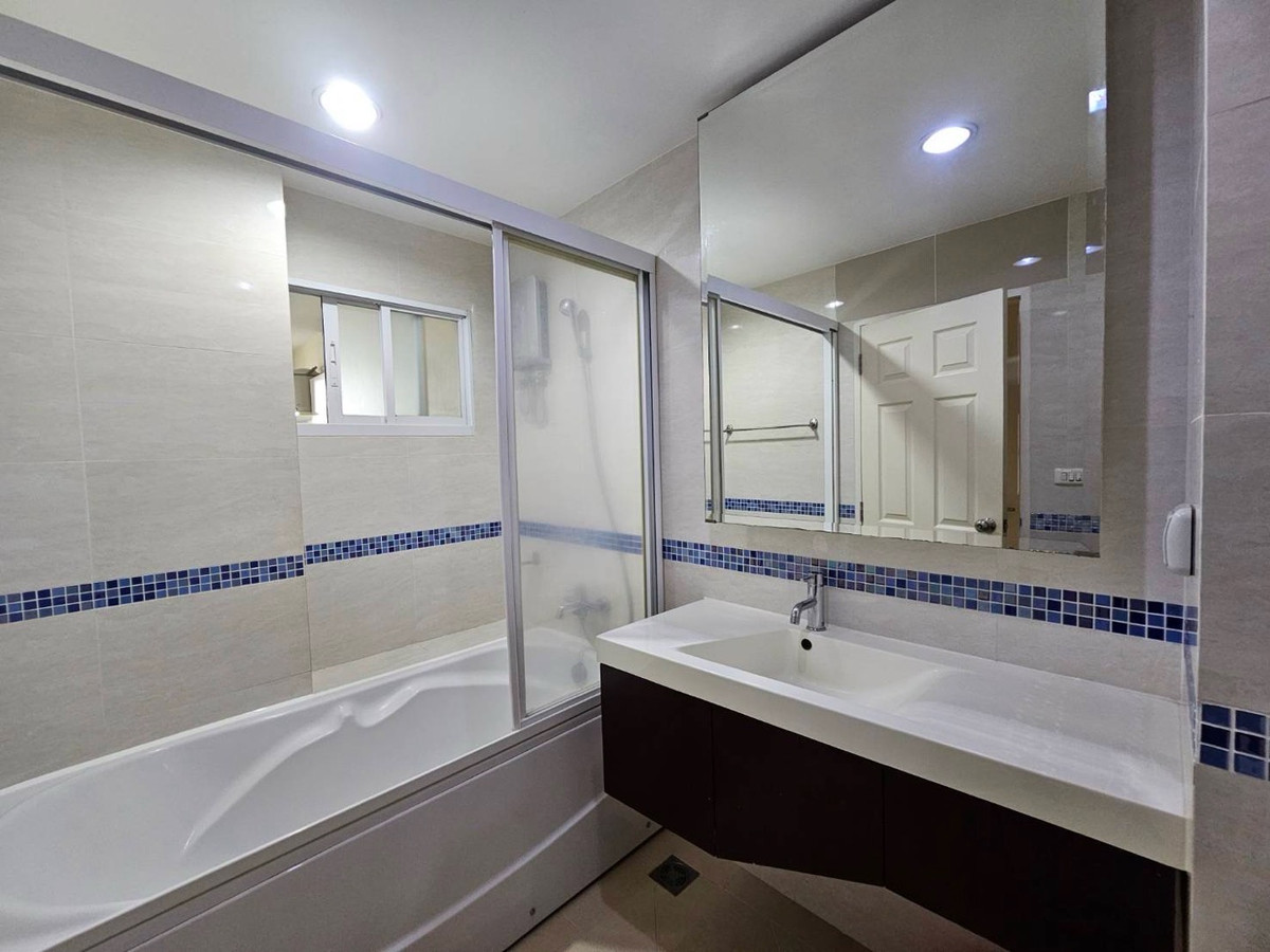 For RentCondoOnnut, Udomsuk : life sukhumvit 65(Life Sukhumvit 65) near BTS Ekkamai-Phra Khanong (vacant 4 April) fully furnished + electrical appliances Line:@551txomc