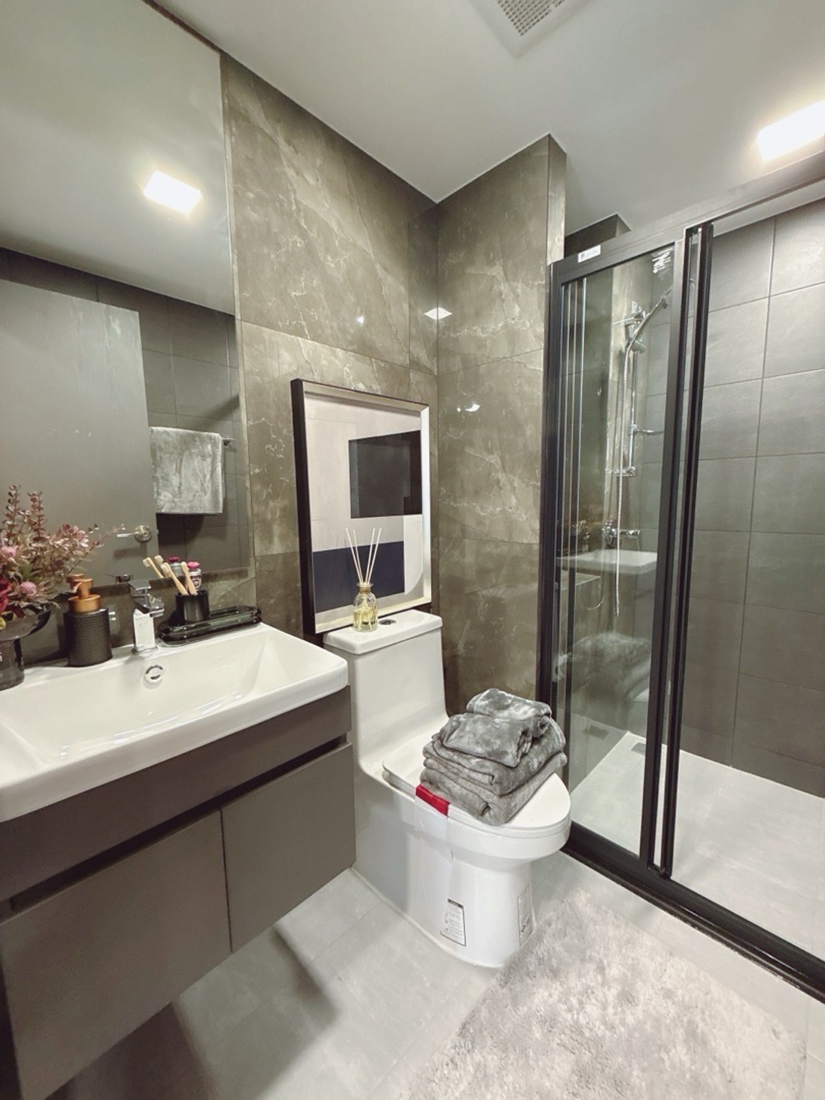 ขายคอนโดรัชดา ห้วยขวาง : 𝐌𝐀𝐑𝐎𝐎𝐍 𝐑𝐀𝐓𝐂𝐇𝐀𝐃𝐀 𝟑𝟐 𝐅𝐑𝐄𝐄 เงินดาวน์ 𝟎 บาท ผ่อนสบายๆ 𝟔,𝟗𝟎𝟎/เดือน ห้องใหม่ จากโครงการ ฟรีทึกค่าใช่จ่าย พร้อมเข้าอยู่ 