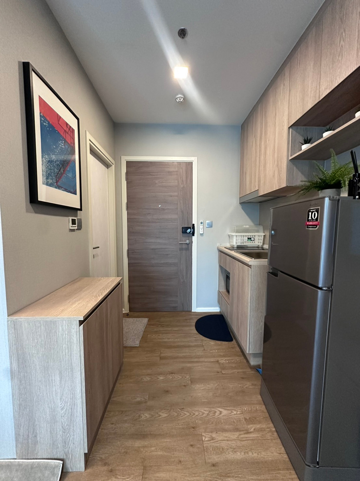 For RentCondoOnnut, Udomsuk : Suitable for those who want a new condo.  Never rented out, convenient travel, there is a shuttle and electric train.