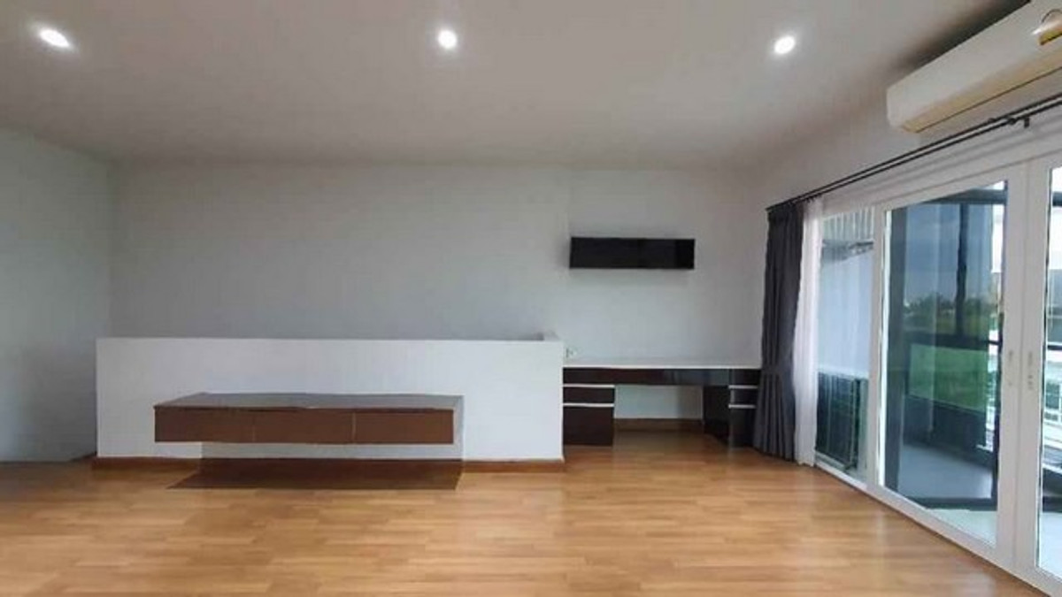 ให้เช่าทาวน์โฮมนวมินทร์ รามอินทรา : HR3267ให้เช่า/ขาย ทาวน์โฮม 3 ชั้นหลังมุม The Ricco Town วัชรพล พื้นที่ใช้สอยจุใจ 200 ตร.ม. ทำเลดีมาก จดทะเบียนบริษัท/ทำออฟฟิศได้ เฟอร์ครบพร้อมอยู่