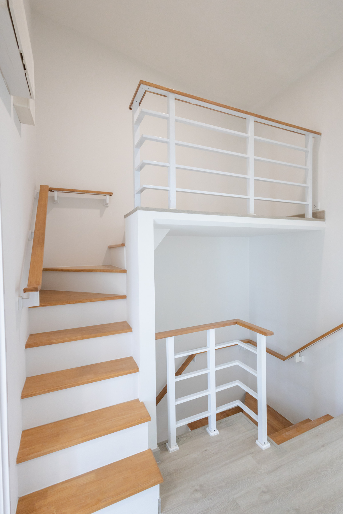 ขายทาวน์โฮมลาดกระบัง สุวรรณภูมิ : รับเข้ามาอีก 1 หลัง เตรียมรีโนเวทใหม่ทั้งหลัง ✨ 🏡 ทาวน์โฮมหลังมุม ทำเลดีในโครงการ Golden Town บางนา–สวนหลวง