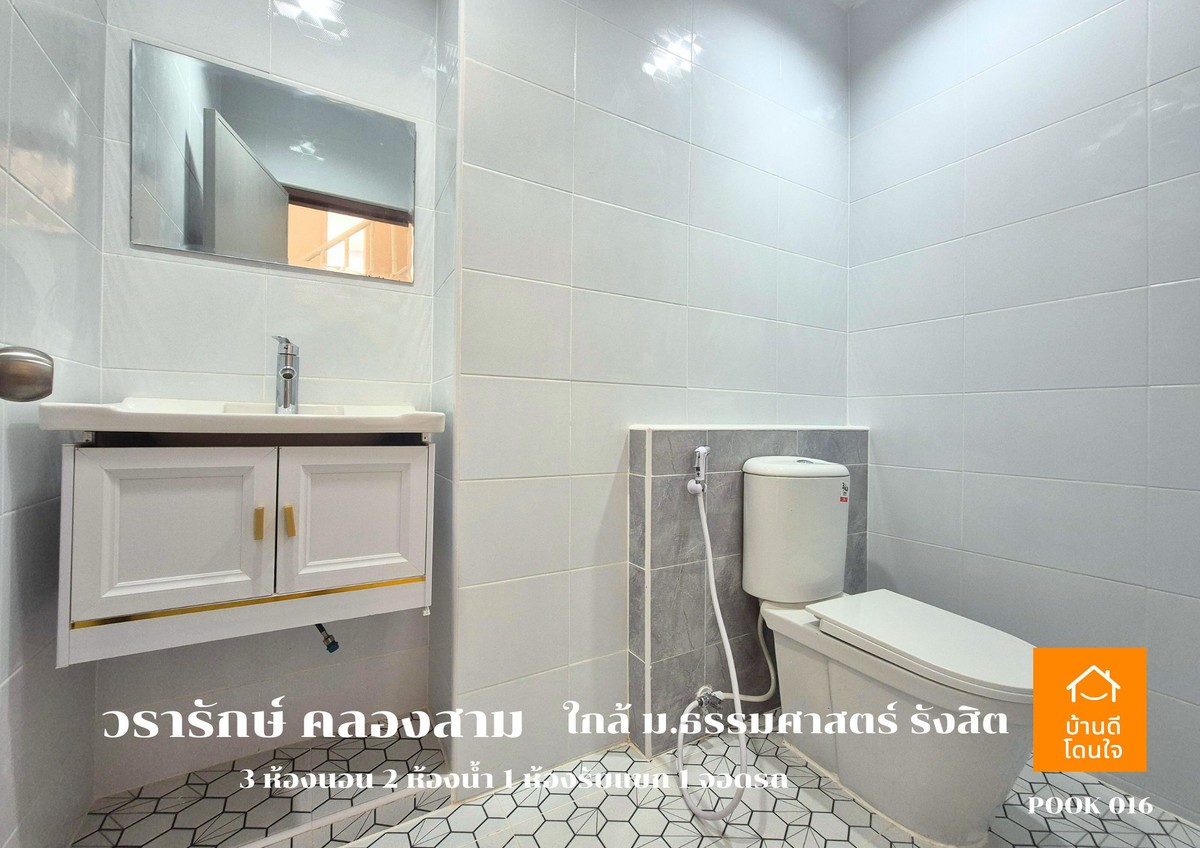 For SaleTownhomePathum Thani,Rangsit, Thammasat : Urgent sale!! Townhouse Wararak Khlong Sam (20 sq m.) 3 bedrooms, 2 bathrooms, 1 newly renovated, ready to move in.