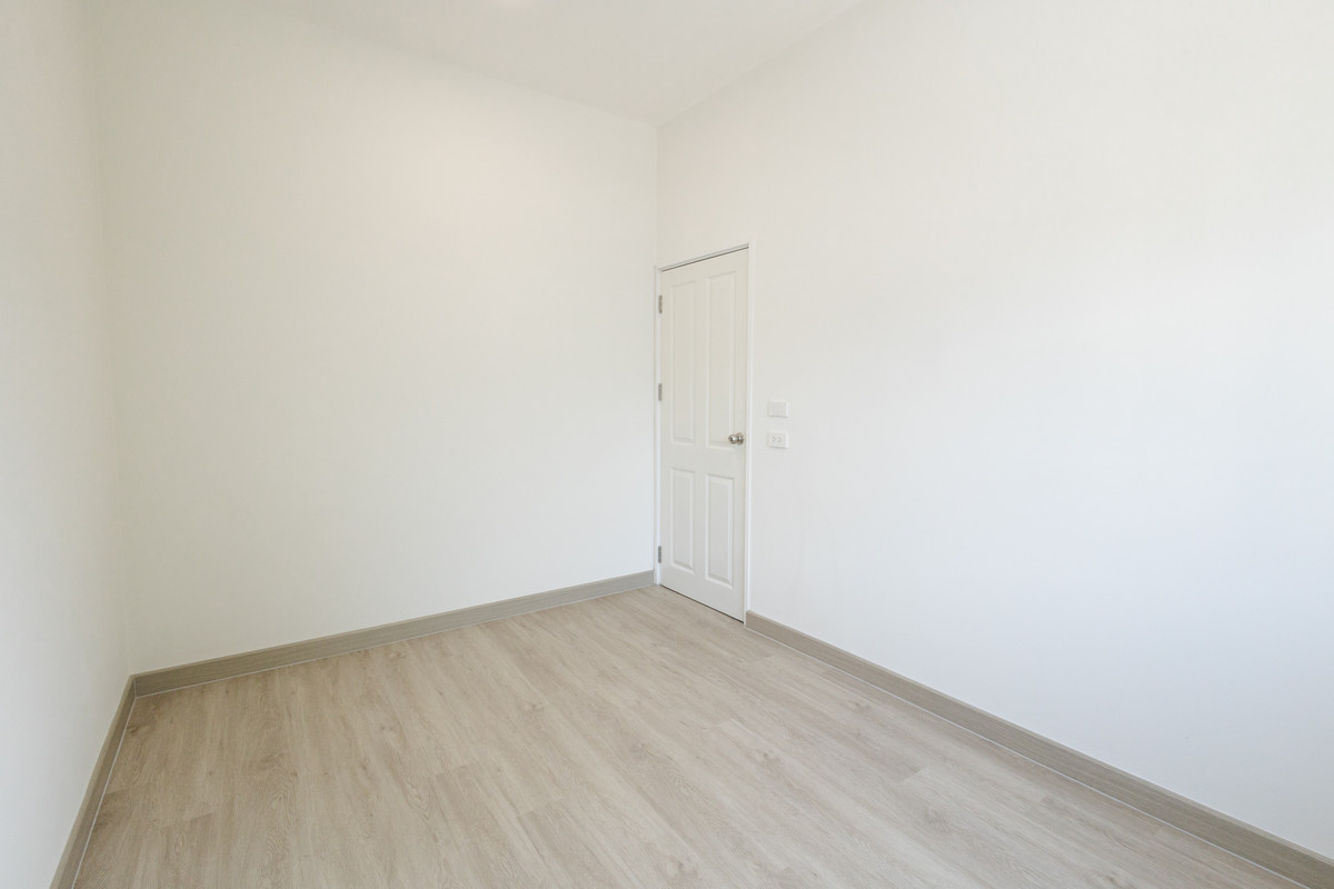 ขายทาวน์โฮมลาดกระบัง สุวรรณภูมิ : 🏡 ทาวน์โฮมหลังมุม ทำเลดีในโครงการ Golden Town3 บางนา–สวนหลวง