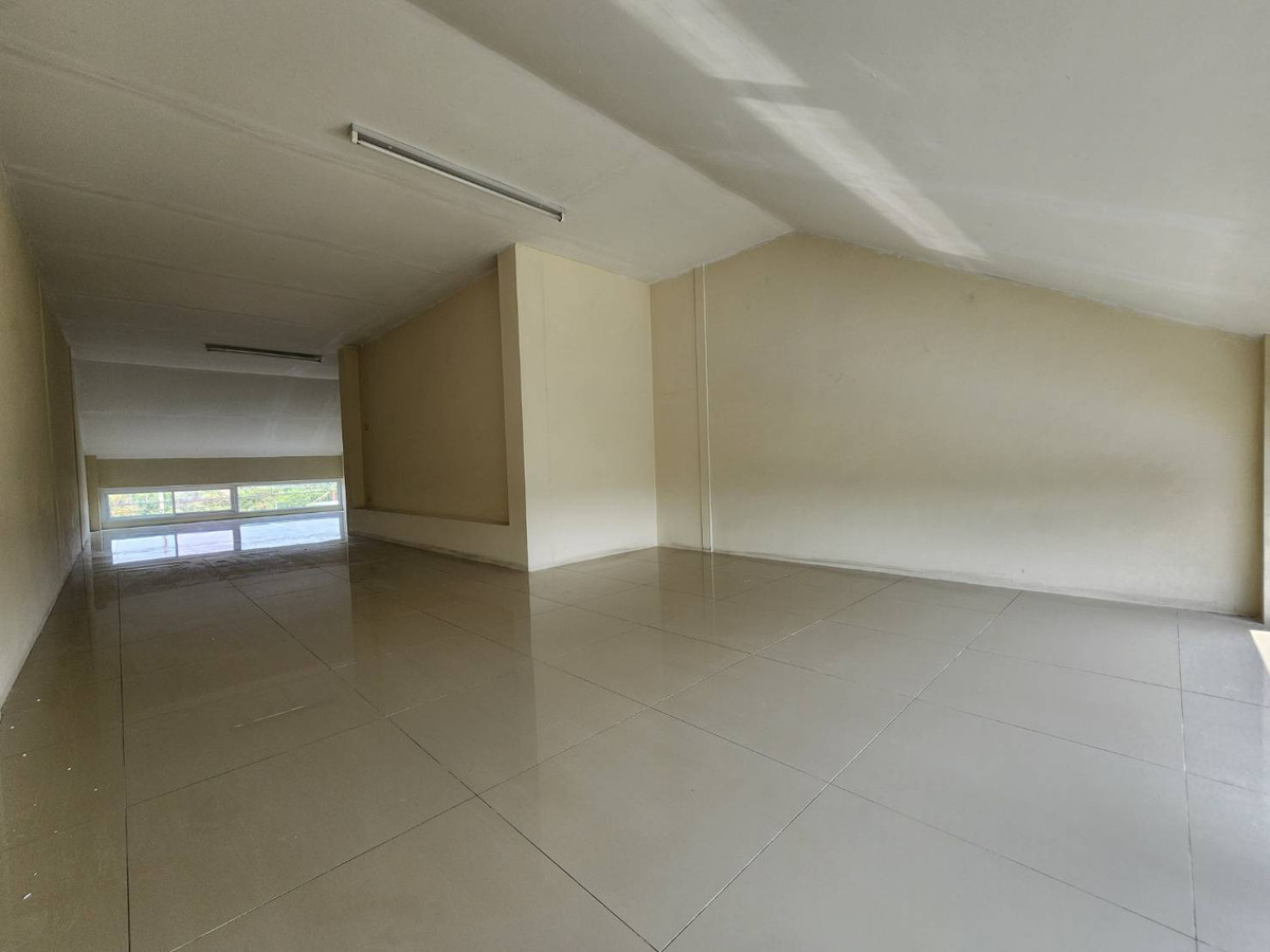 ขายอาคารพาณิชย์นครปฐม : ขายด่วน! ถูกสุดในโครงการ อาคารพาณิชย์ 3.5 ชั้น ทำเลค้าขาย ติด ถ.บรมราชชนนี พร้อมเริ่มธุรกิจได้ทันที!