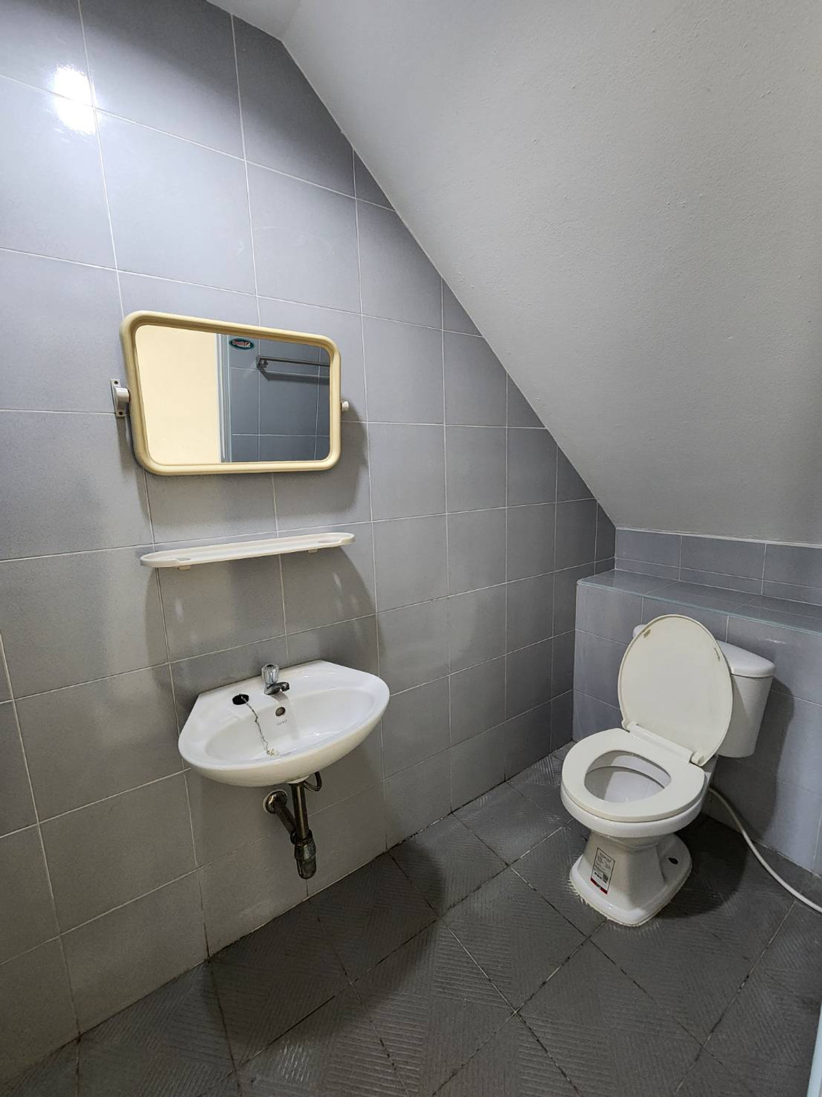 ขายอาคารพาณิชย์นครปฐม : ขายด่วน! ถูกสุดในโครงการ อาคารพาณิชย์ 3.5 ชั้น ทำเลค้าขาย ติด ถ.บรมราชชนนี พร้อมเริ่มธุรกิจได้ทันที!