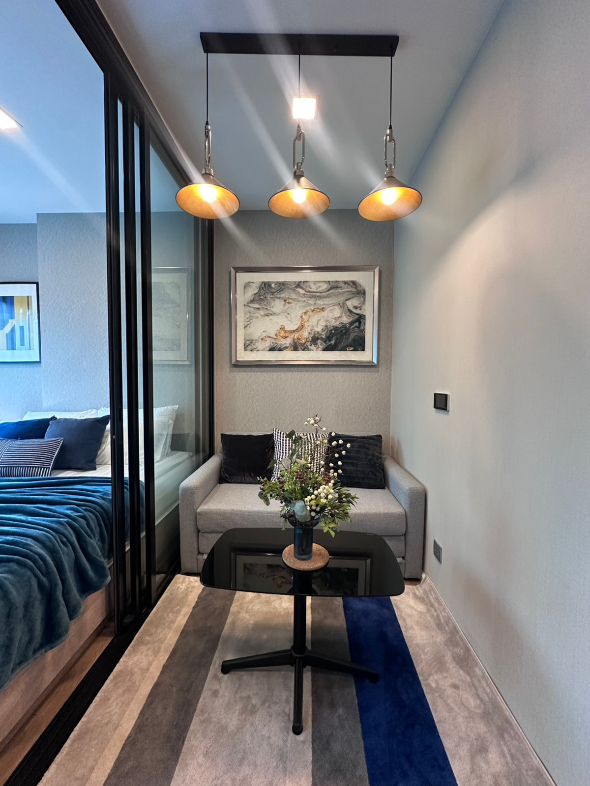 For RentCondoOnnut, Udomsuk : Suitable for those who want a new condo.  Never rented out, convenient travel, there is a shuttle and electric train.