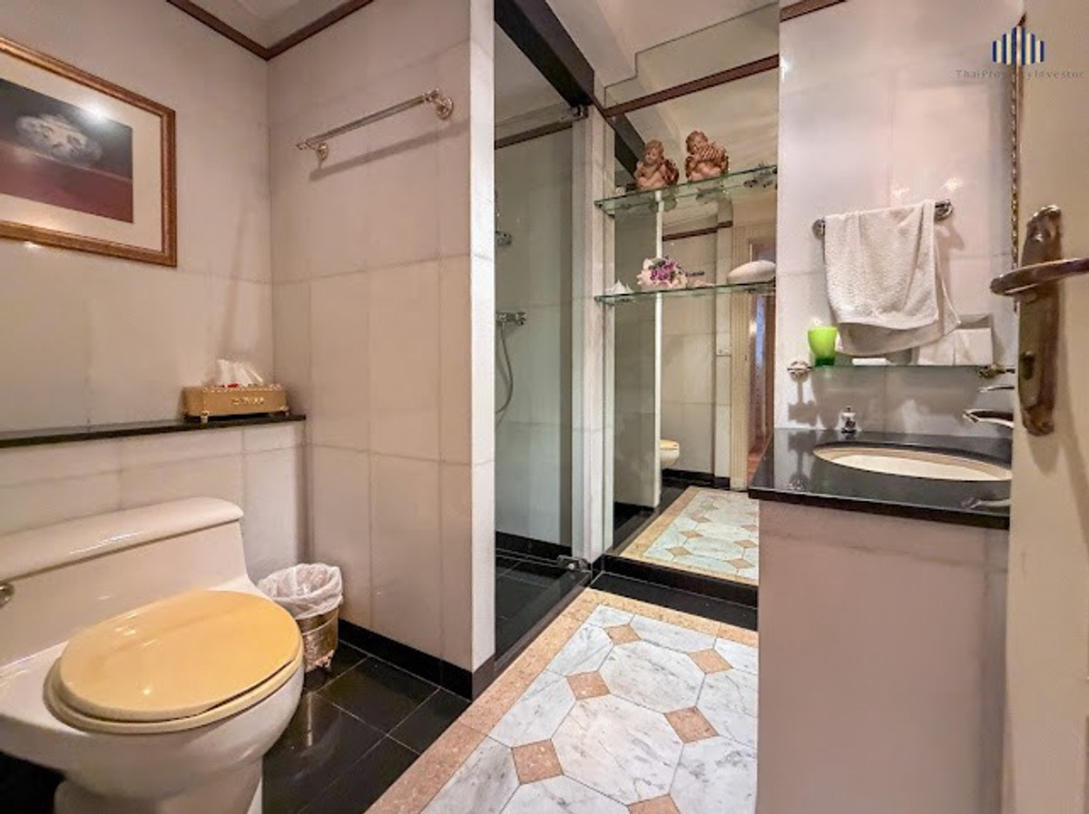 For SaleCondoRama3 (Riverside),Satupadit : Large unit on the 33rd floor, beautifully and luxuriously decorated, great value with Chao Phraya River view! Condo for sale at Salintara Condominium Rama 3, size 225.31 sq.m., near Terminal 21 Rama 3. Urgent sale.