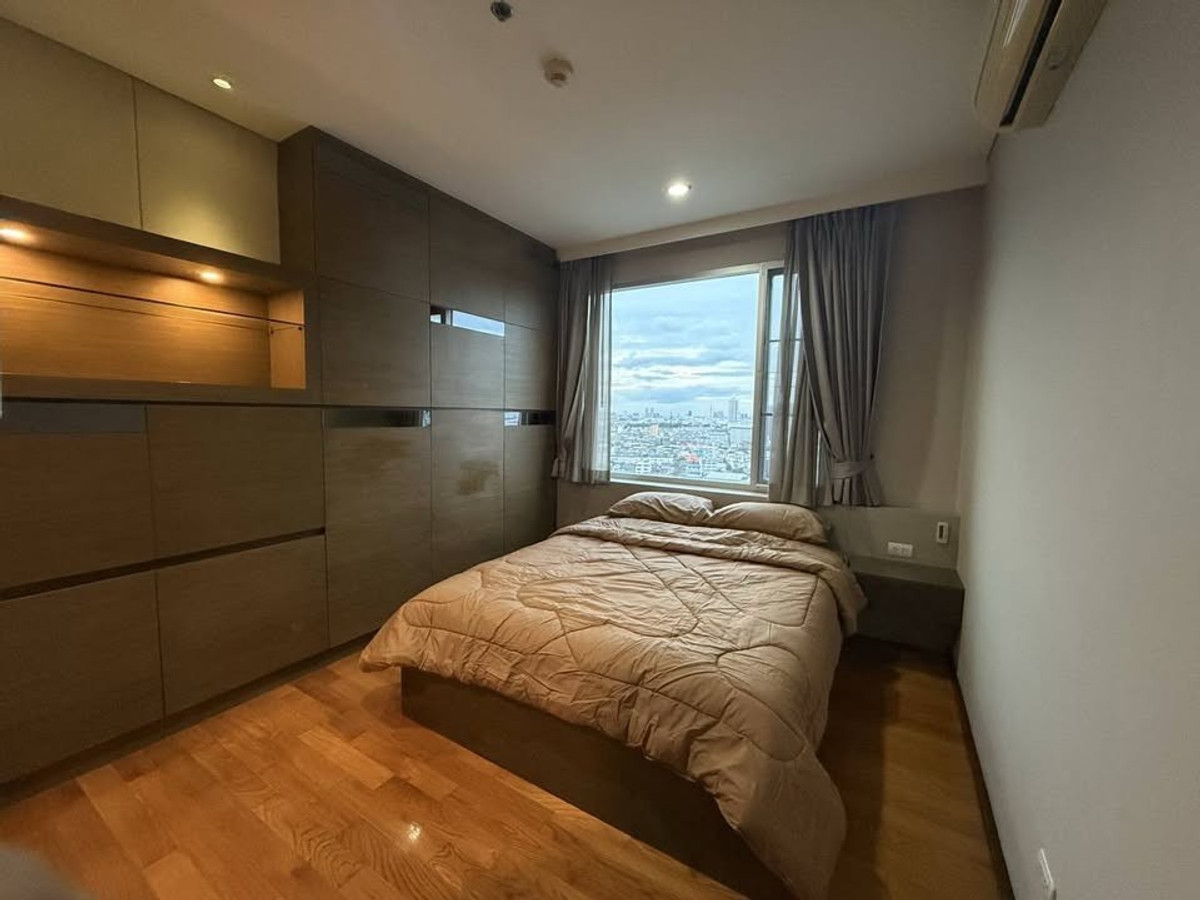 For RentCondoWongwianyai, Charoennakor : (For rent) Condo Villa Sathorn, 2 Beds, 2 Baths, 90 Sq.m., beautiful room, beautiful view, open, good breeze, complete with furniture + electrical appliances. Ready to move in ㅡnext to 🚆BTS Krung Thonburi