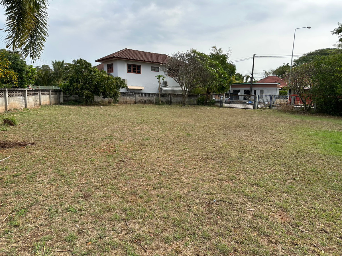 ขายที่ดินสกลนคร : ที่ดินแปลงสวย ถมแล้ว ติดถนนเสรีไทย เหมาะทำธุรกิจ