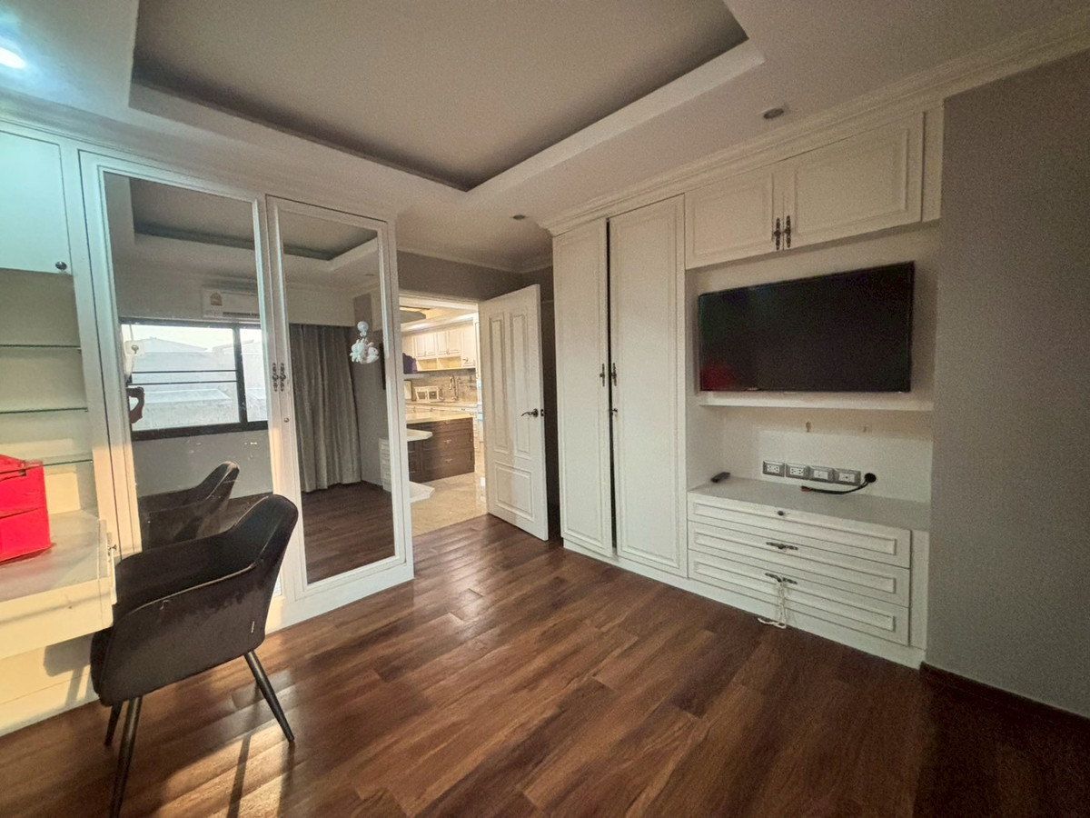 For SaleShop HousePhutthamonthon, Salaya : Commercial building for sale, Chinatown Salaya, near Central, Borommaratchachonnani Rd., decorated, ready to move in and operate.