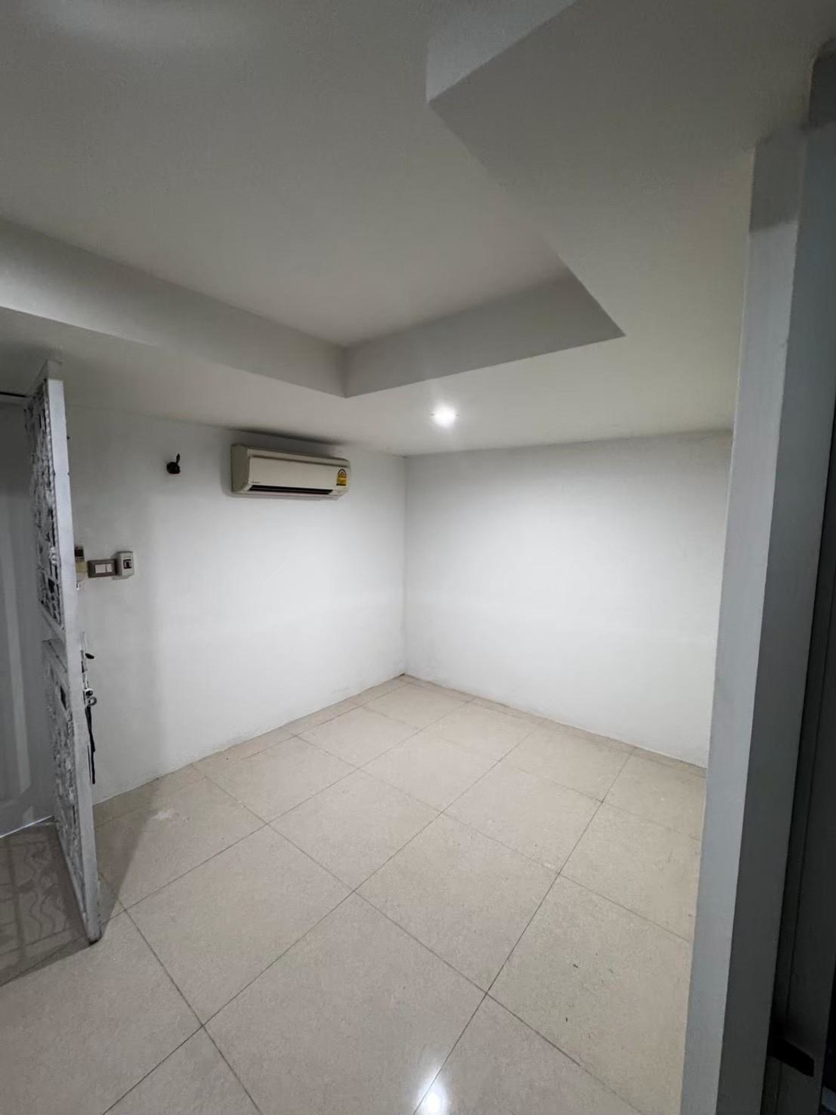 For SaleShop HousePhutthamonthon, Salaya : Commercial building for sale, Chinatown Salaya, near Central, Borommaratchachonnani Rd., decorated, ready to move in and operate.