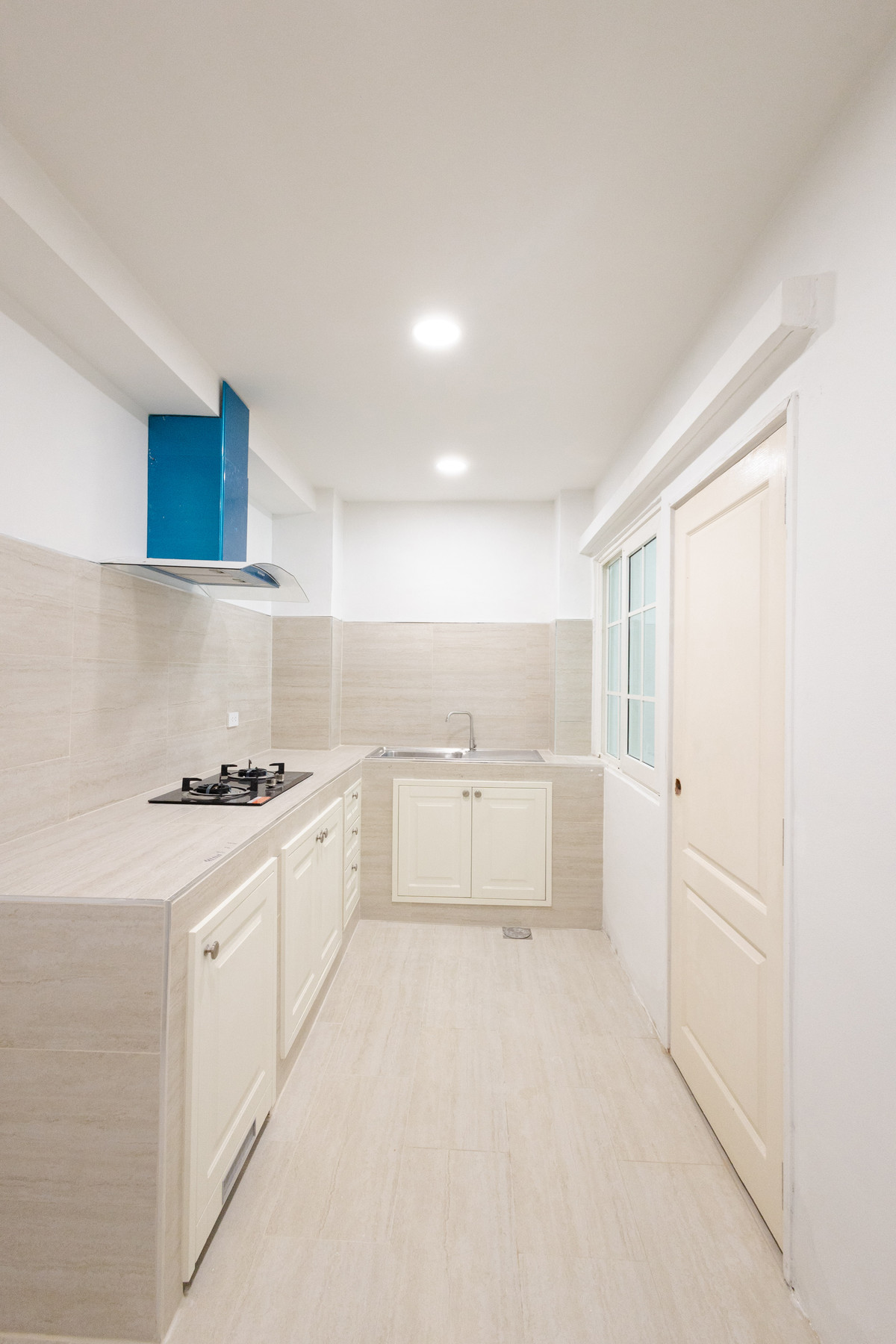 ขายทาวน์โฮมลาดกระบัง สุวรรณภูมิ : 🏡 ทาวน์โฮมหลังมุม ทำเลดีในโครงการ Golden Town3 บางนา–สวนหลวง