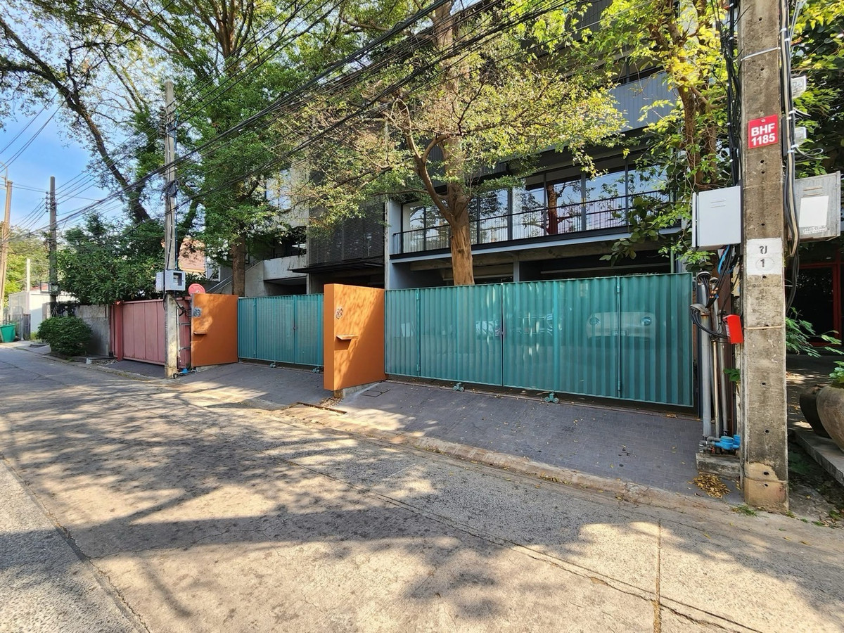 ให้เช่าโฮมออฟฟิศรัชดา ห้วยขวาง : Homeoffice รัชดา 32/ลาดพร้าว35
ปล่อย 2 ยูนิต

😀ยูนิตละ 300 ตร.ม. (ดูรายละเอียดพื้นที่ตามภาพแนบ)
🚗 จอดรถได้อย่างน้อย 4 คัน
⚡️ไฟฟ้า 3 เฟส
⚡️ มีระบบรองรับจุดชาร์จไฟ EV 2 จุด