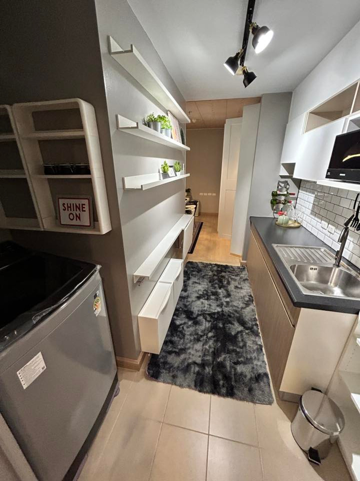 For RentCondoRama9, Petchburi, RCA : Condo for rent, 3 bedrooms, near MRT Rama 9: Suplalai Veranda Rama 9 project, very beautifully decorated, ready to move in, only 100k!!