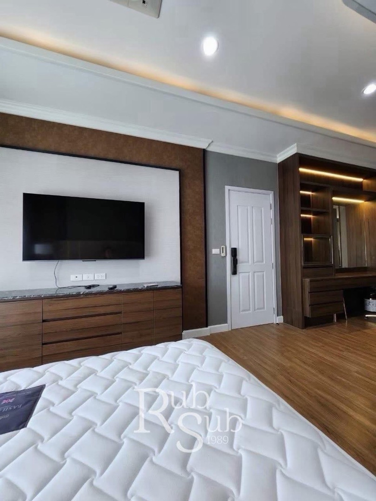 ให้เช่าบ้านปทุมธานี รังสิต ธรรมศาสตร์ : Salila🚩🏡 ✨ 𝐅𝐎𝐑 𝐑𝐄𝐍𝐓 | 𝐆𝐫𝐚𝐧𝐝𝐢𝐨 𝐕𝐢𝐛𝐡𝐚𝐯𝐚𝐝𝐢-𝐑𝐚𝐧𝐠𝐬𝐢𝐭 แกรนดิโอวิภาวดี - รังสิต

Luxury fully built-in house — Executive living