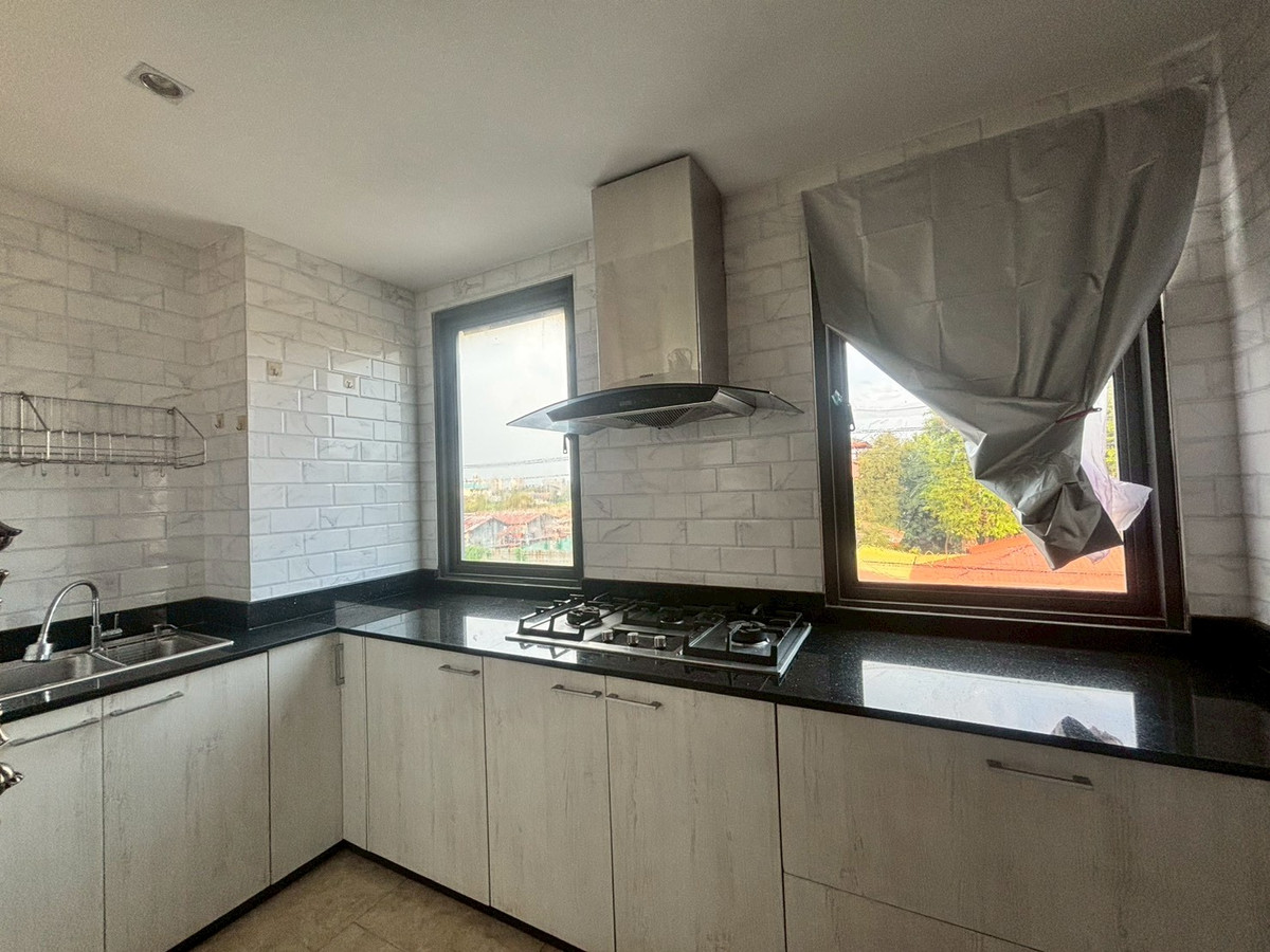 For SaleShop HousePhutthamonthon, Salaya : Commercial building for sale, Chinatown Salaya, near Central, Borommaratchachonnani Rd., decorated, ready to move in and operate.