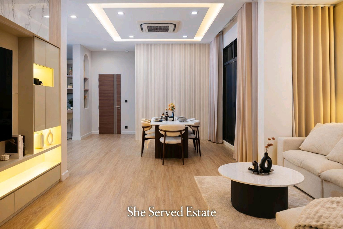 ให้เช่าบ้านอ่อนนุช อุดมสุข : For Rent / For Sale ◈ The Gentry Sukhumvit 101 ◈ • Land size: 56 sq.wah • Usable area: 390 sq.m.
• 2–3 Bedrooms • 4 Bathrooms • 1 Study room • 1 Pet room • 1 Open kitchen • 2 Living rooms • 1 Multi-purpose room (convertible to bedroom)