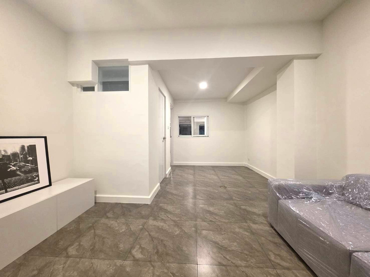 ให้เช่าทาวน์โฮมโชคชัย4 ลาดพร้าว71 : RH031026 ให้เช่า ทาวน์เฮาส์ 2 ชั้น รีโนเวทใหม่ ย่าน ลาดพร้าว เฟอร์นิเจอร์ครบ