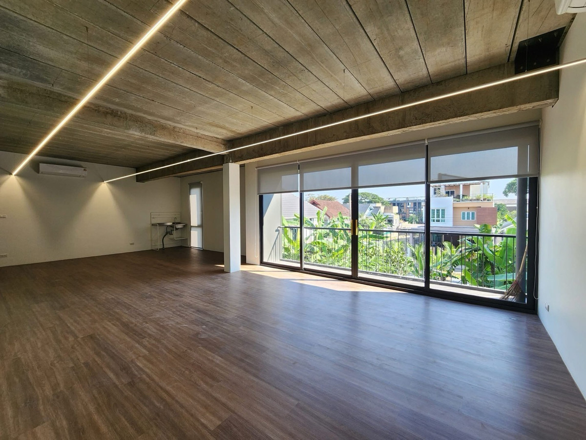 ให้เช่าโฮมออฟฟิศรัชดา ห้วยขวาง : Homeoffice รัชดา 32/ลาดพร้าว35
ปล่อย 2 ยูนิต

😀ยูนิตละ 300 ตร.ม. (ดูรายละเอียดพื้นที่ตามภาพแนบ)
🚗 จอดรถได้อย่างน้อย 4 คัน
⚡️ไฟฟ้า 3 เฟส
⚡️ มีระบบรองรับจุดชาร์จไฟ EV 2 จุด