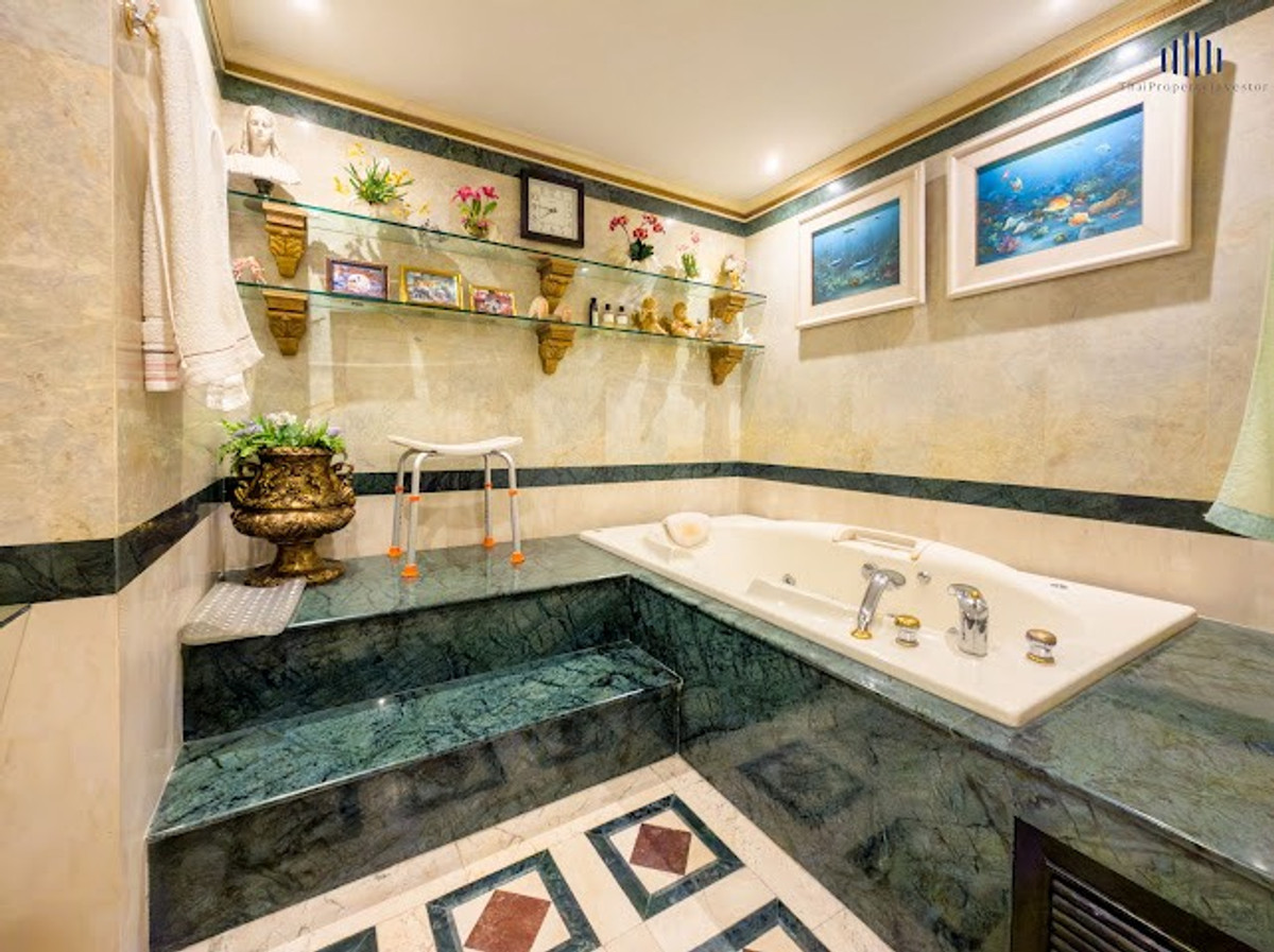 For SaleCondoRama3 (Riverside),Satupadit : Large unit on the 33rd floor, beautifully and luxuriously decorated, great value with Chao Phraya River view! Condo for sale at Salintara Condominium Rama 3, size 225.31 sq.m., near Terminal 21 Rama 3. Urgent sale.