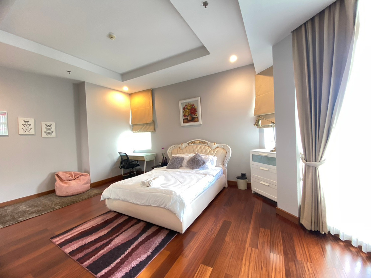For RentCondoRama9, Petchburi, RCA : Penthouse for rent✨5 bedrooms, near MRT Cultural Center: Supalai Wellington I Project: Spacious room, luxuriously decorated, fully furnished, ready to move in.