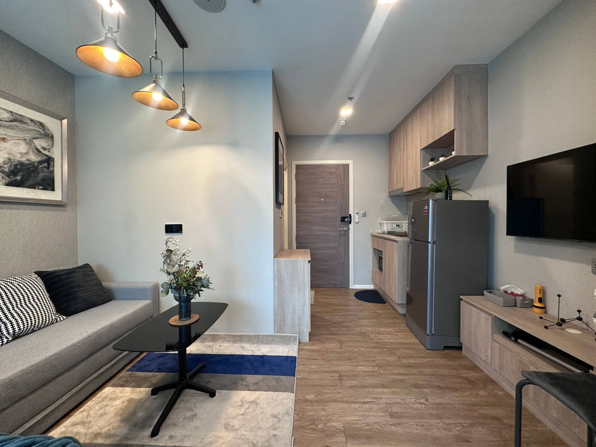 For RentCondoOnnut, Udomsuk : Suitable for those who want a new condo.  Never rented out, convenient travel, there is a shuttle and electric train.